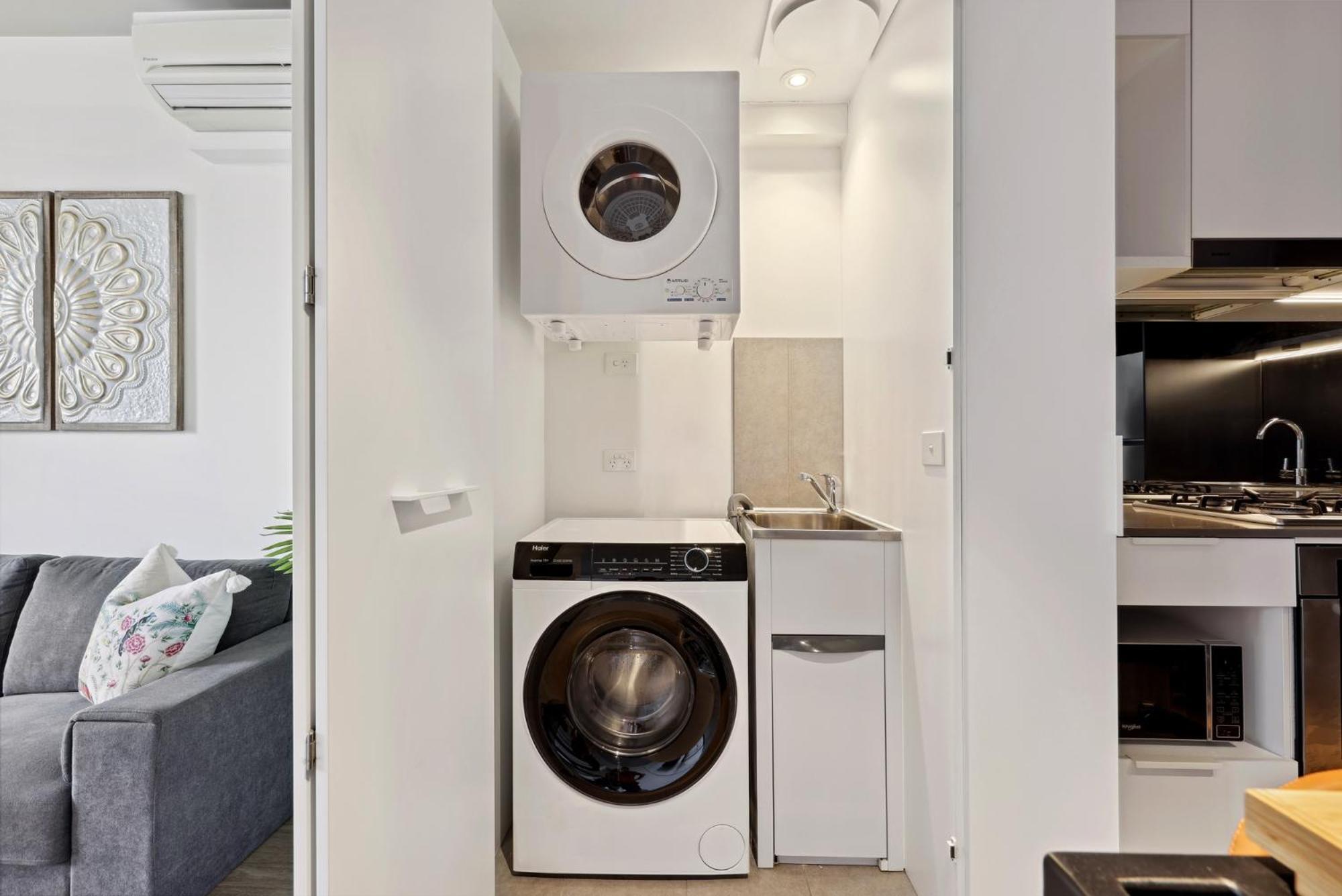 Cosy 2-bed With Pool Bbq Area And Secure Parking Apartment *