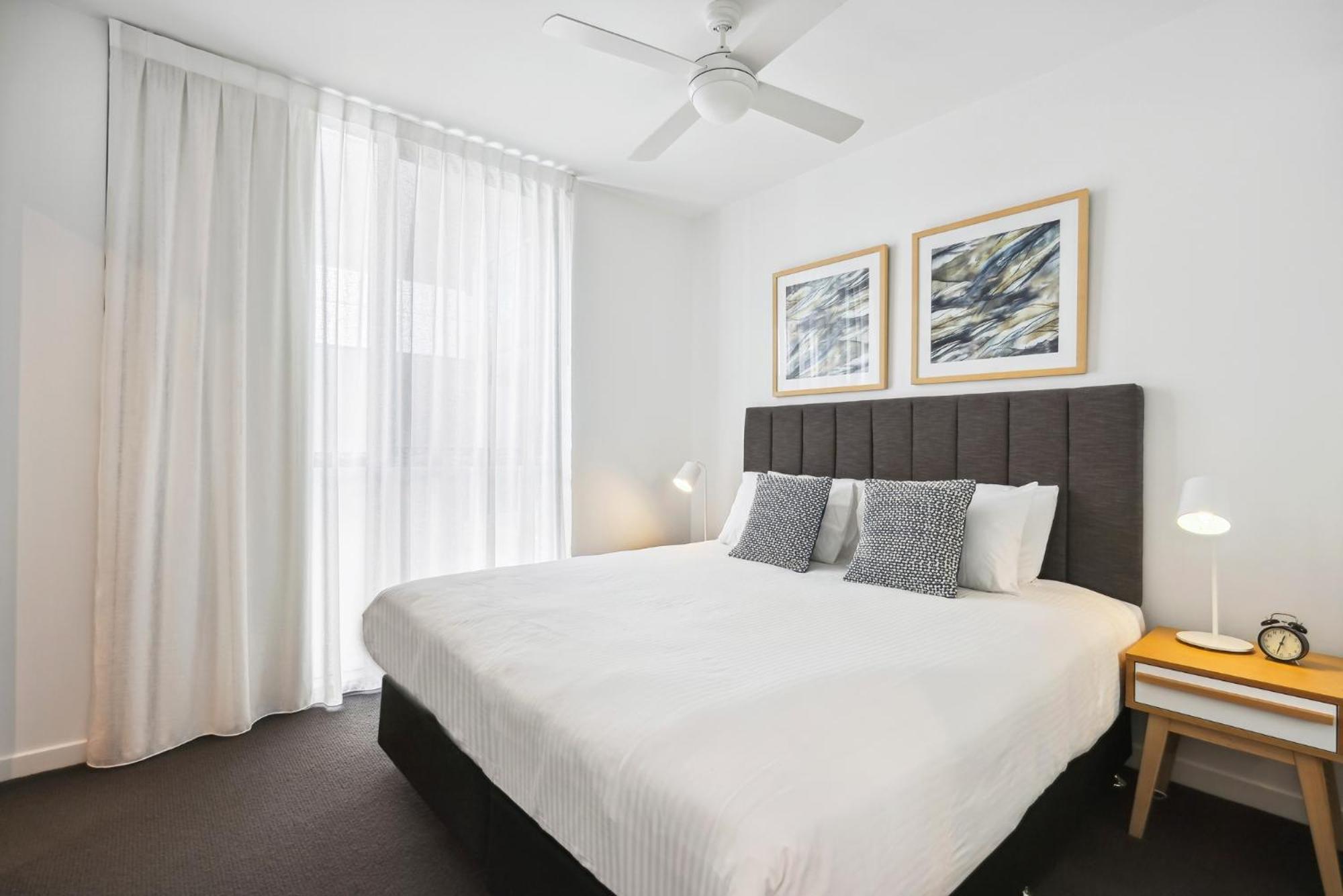 Chic 2-bed With Rooftop Pool Overlooking The Apartment *