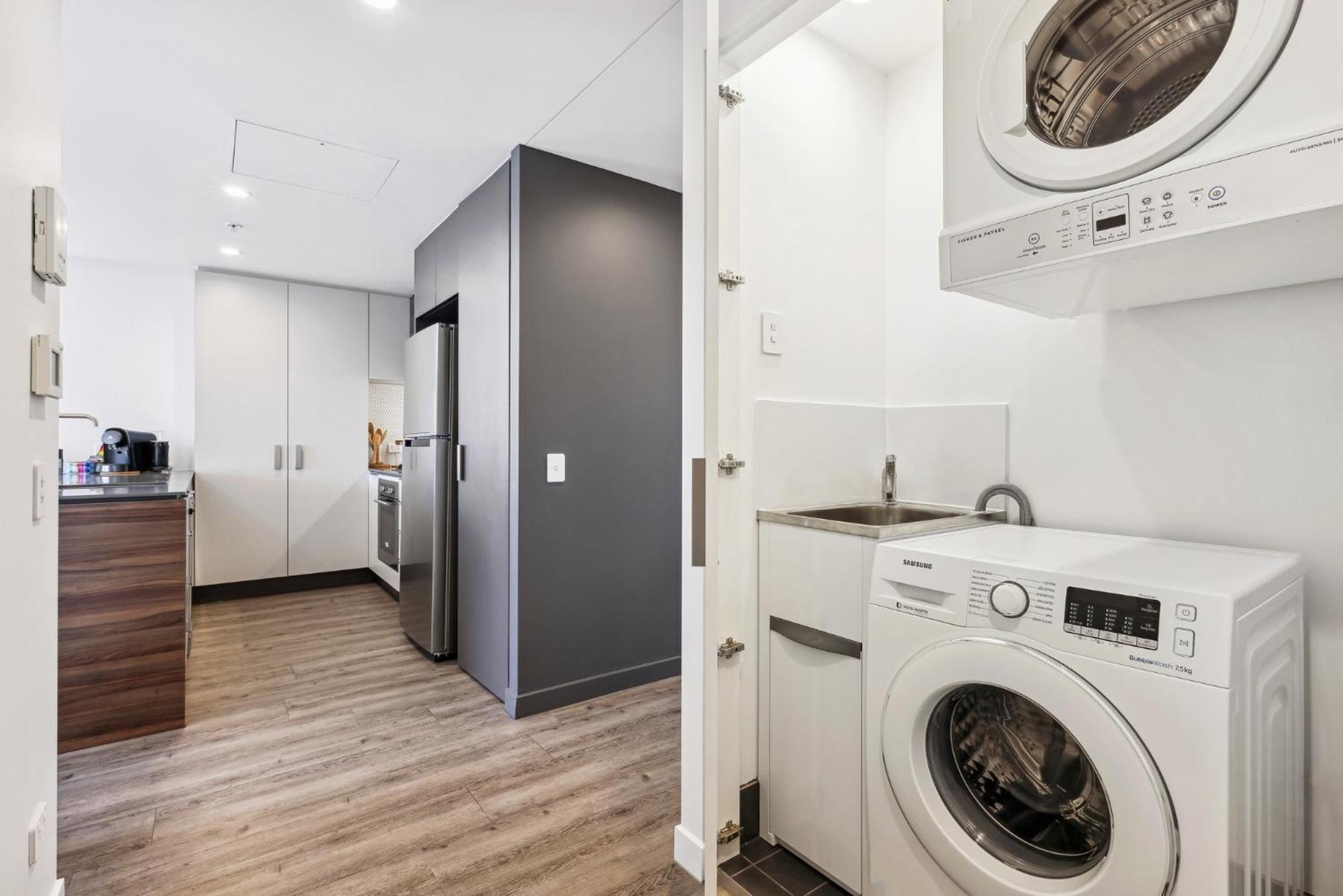 Chic 2-bed With Rooftop Pool Overlooking The Brisbane