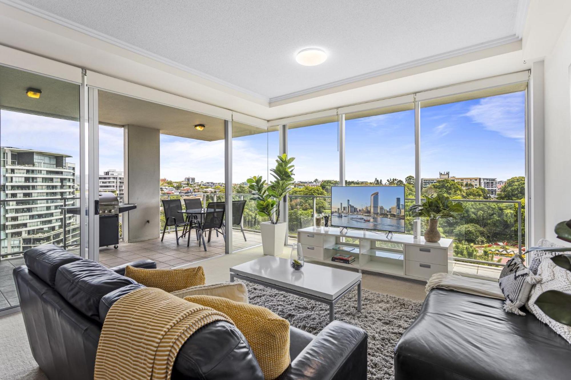 High-floor 2-bed Cbd Unit With Views & Amenities Brisbane