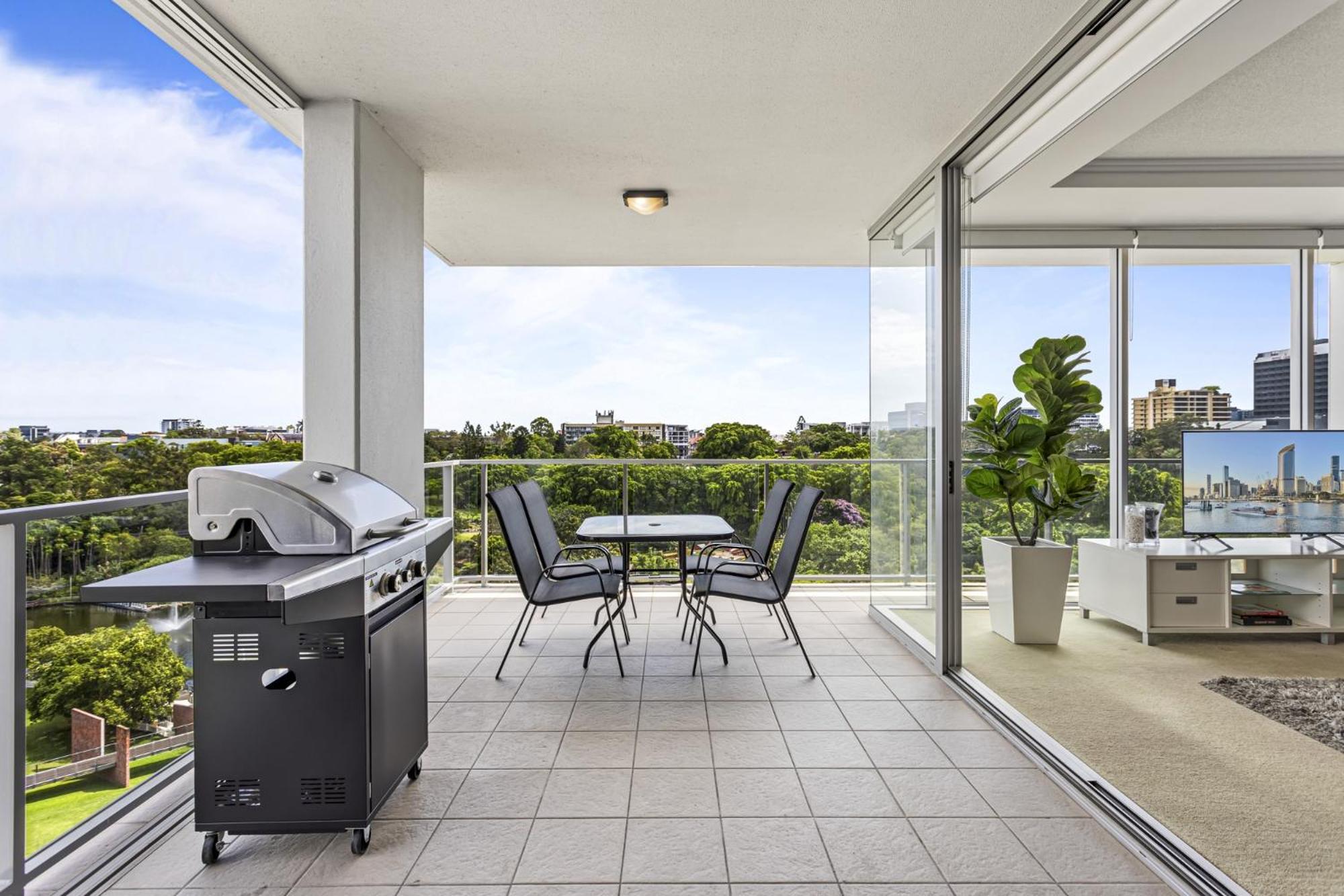 Apartment High-floor 2-bed Cbd Unit With Views & Amenities Brisbane