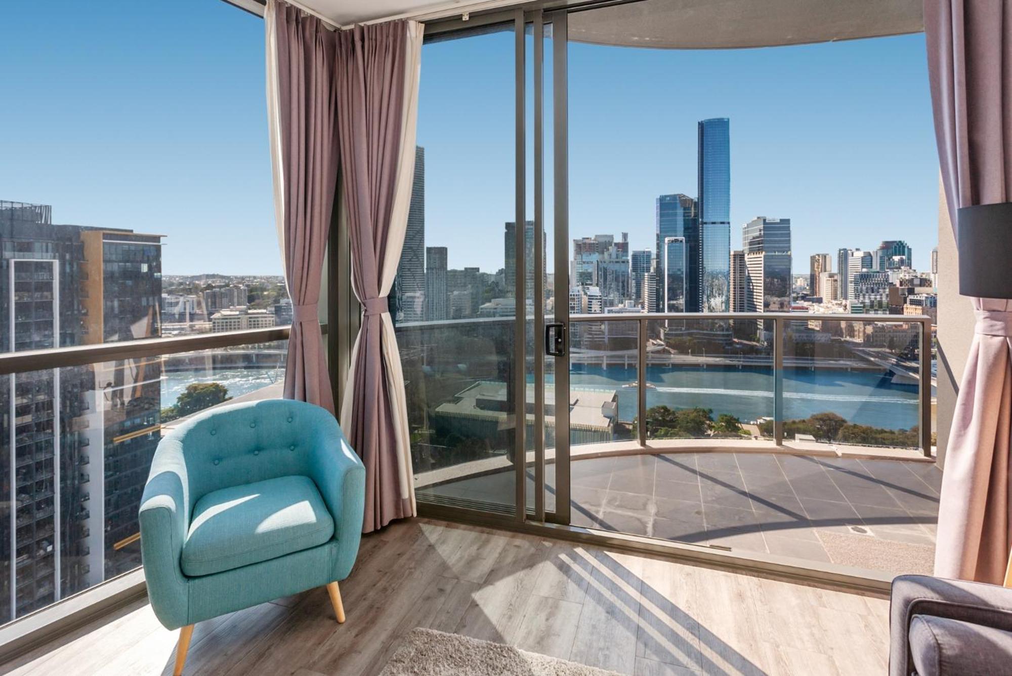 River-view Unit With Rooftop Pool Near Museums Brisbane