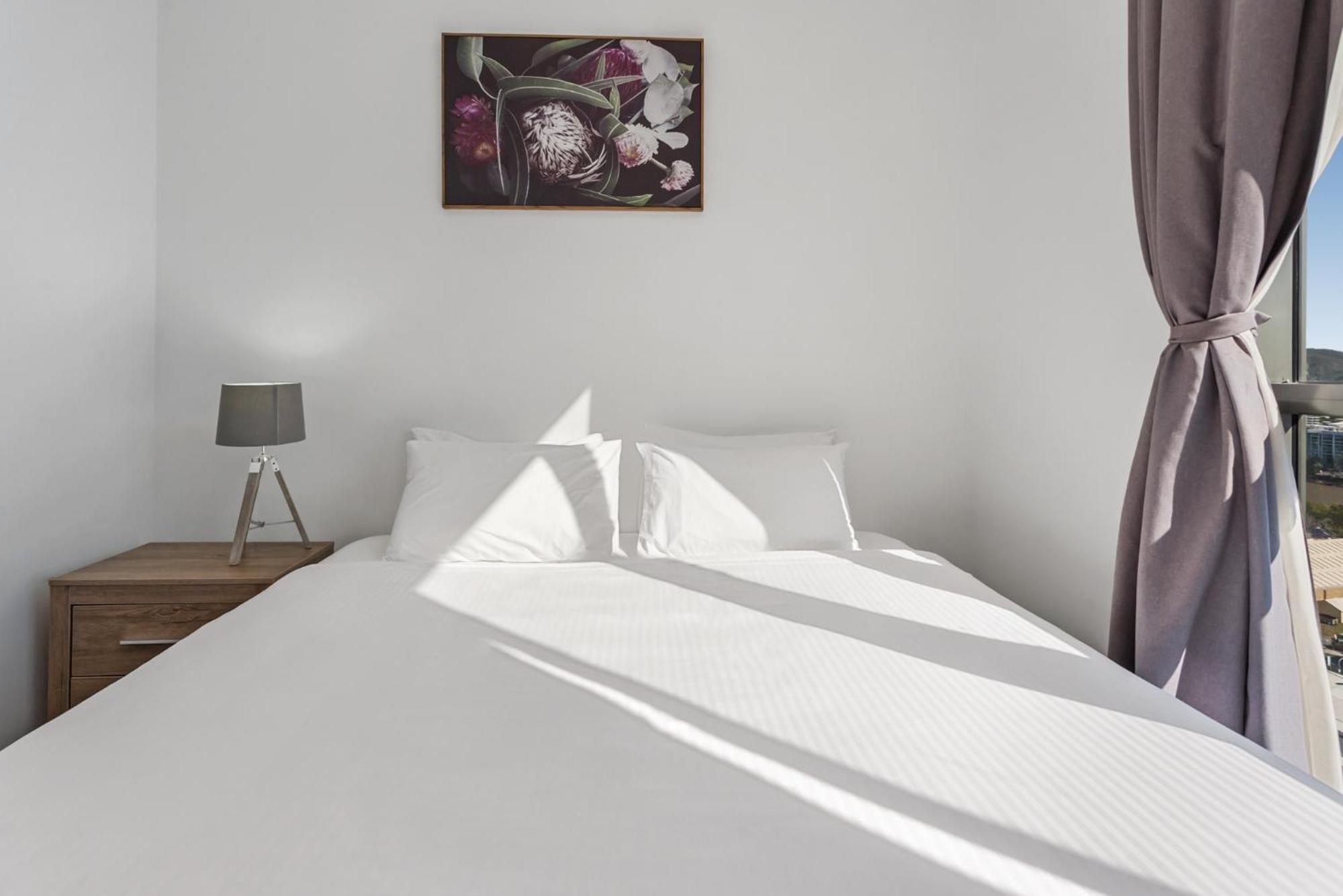 River-view Unit With Rooftop Pool Near Museums *