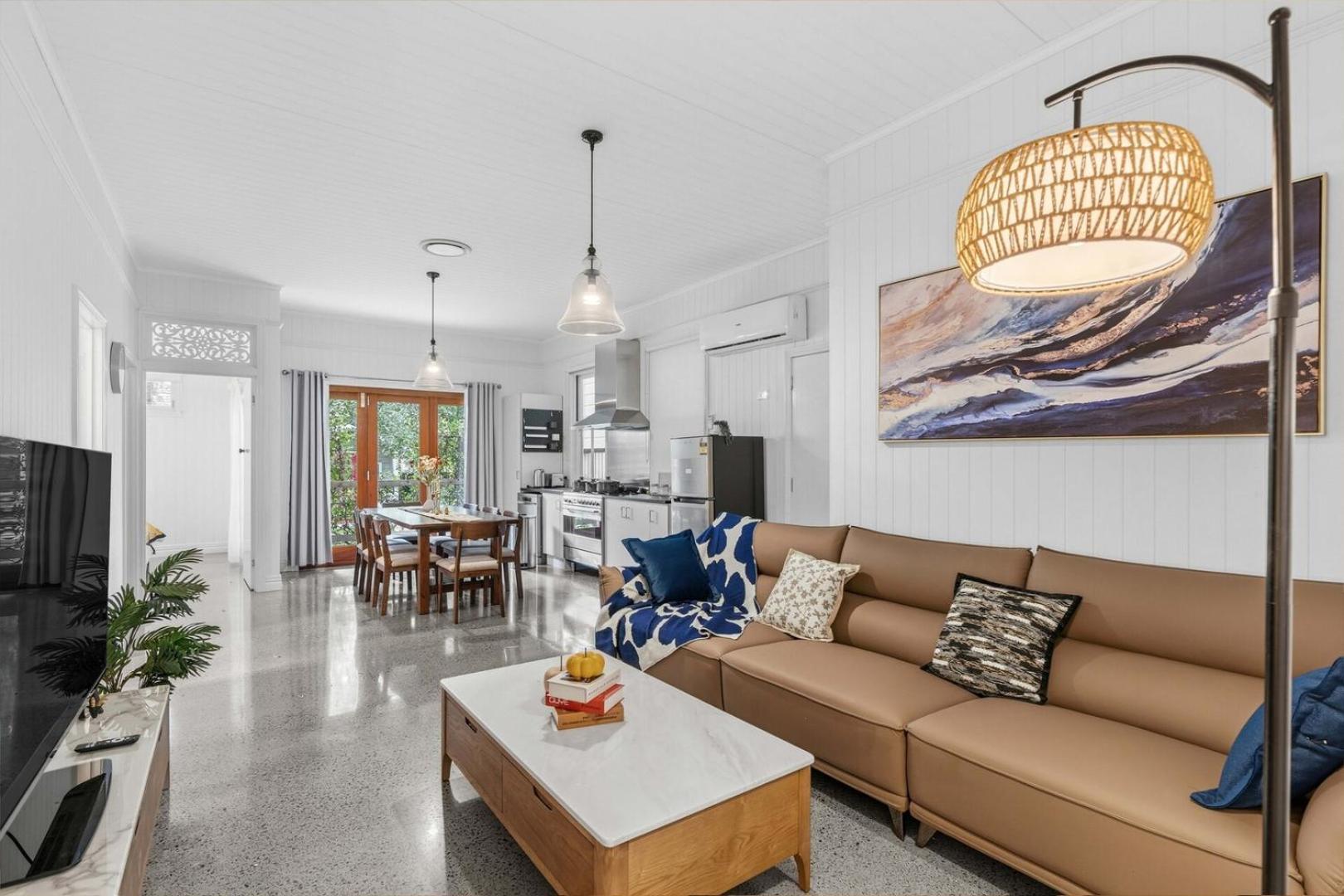 Holiday home Elegant Dual-level Near Cafes, Parks & River