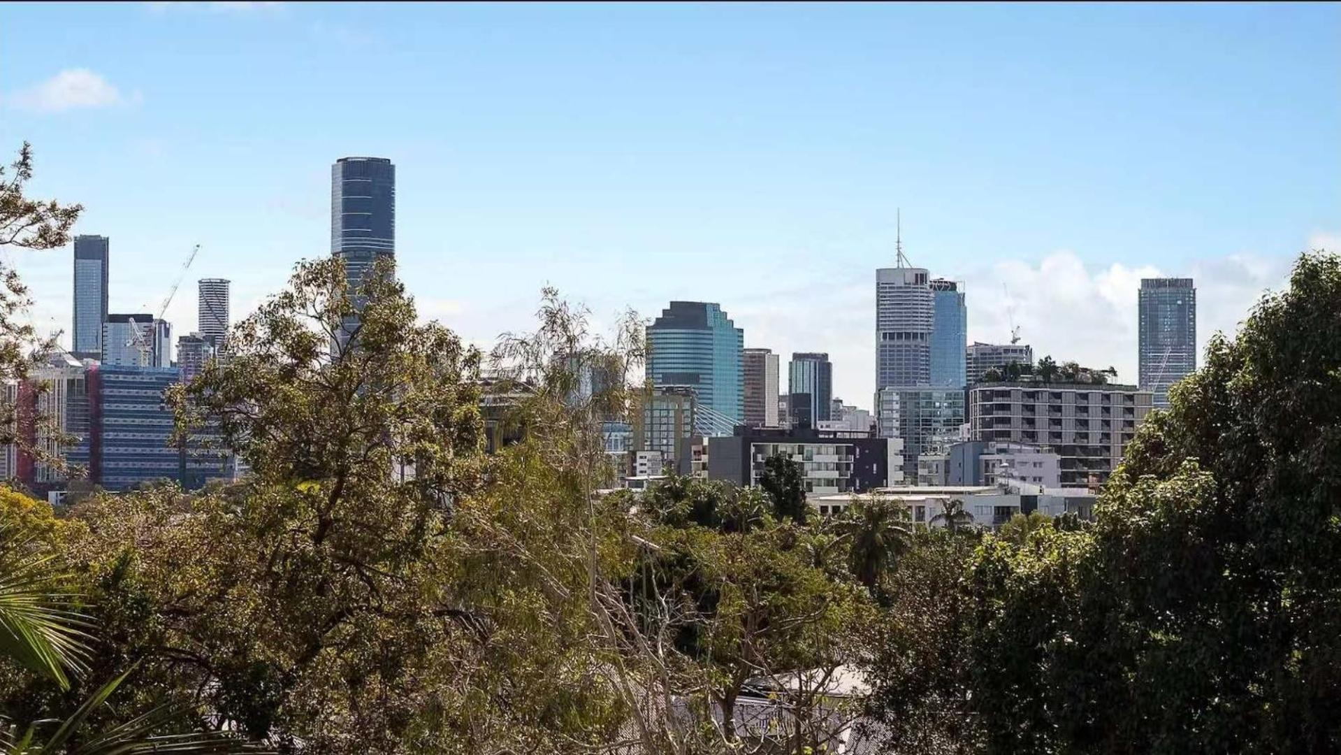 East Federation-style Pool Holiday home