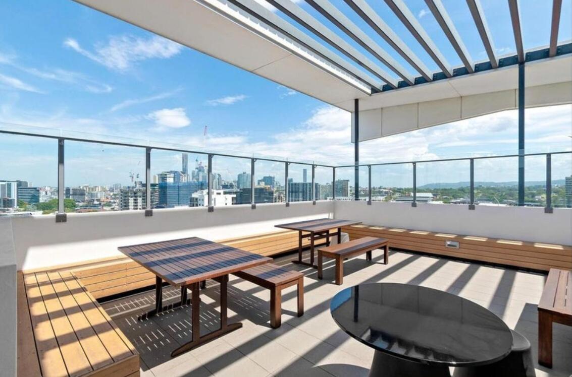 Inner-city 1br Near Showgrounds