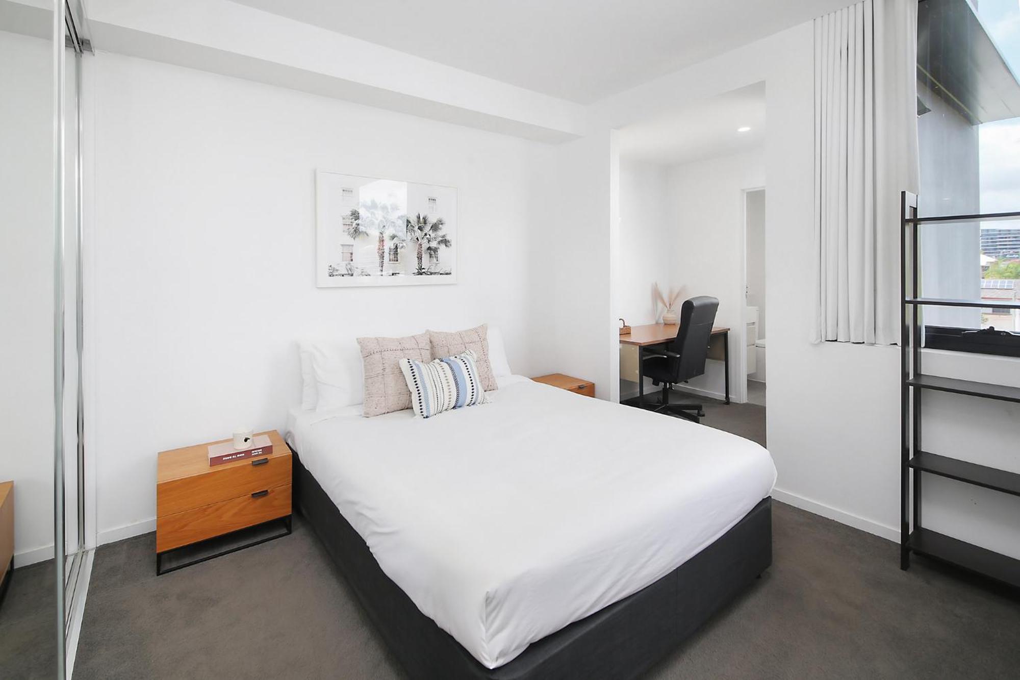 Apartment Toowong Cozy 2b2b Retreat With Balcony And Parking *