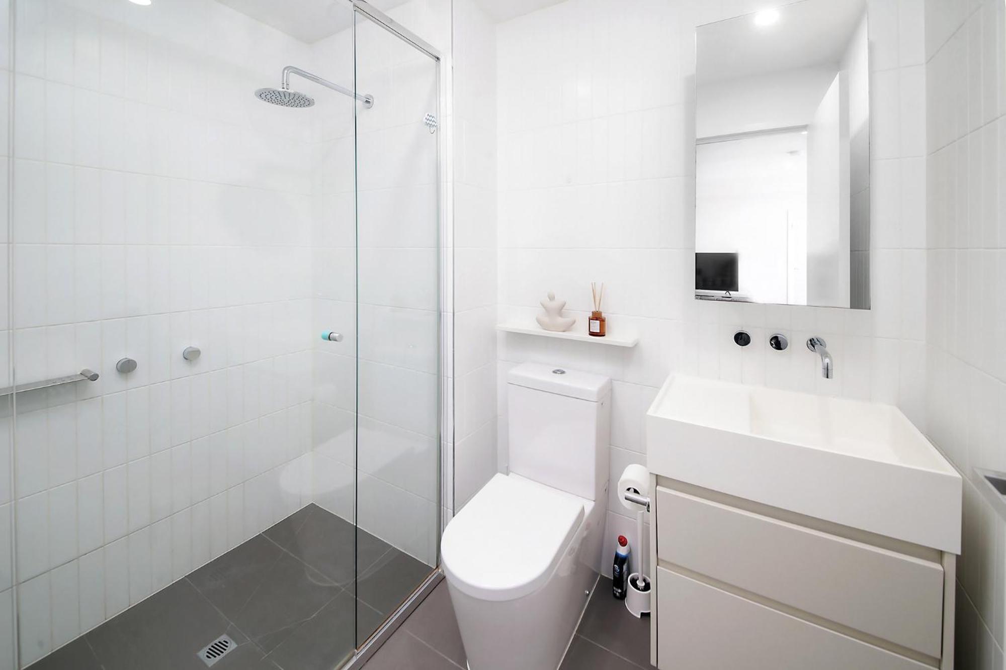 Apartment Toowong Cozy 2b2b Retreat With Balcony And Parking