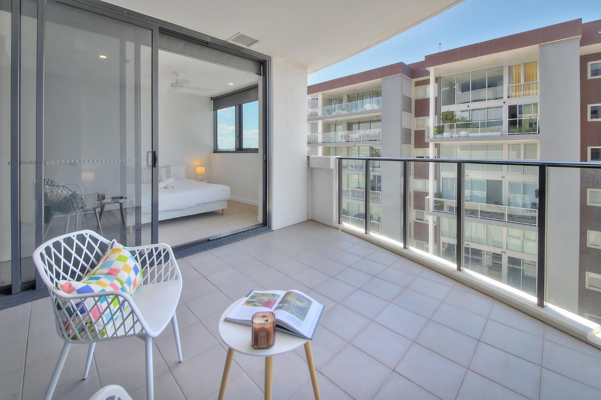 Riverside Modern Living 2b2b With Parking Brisbane