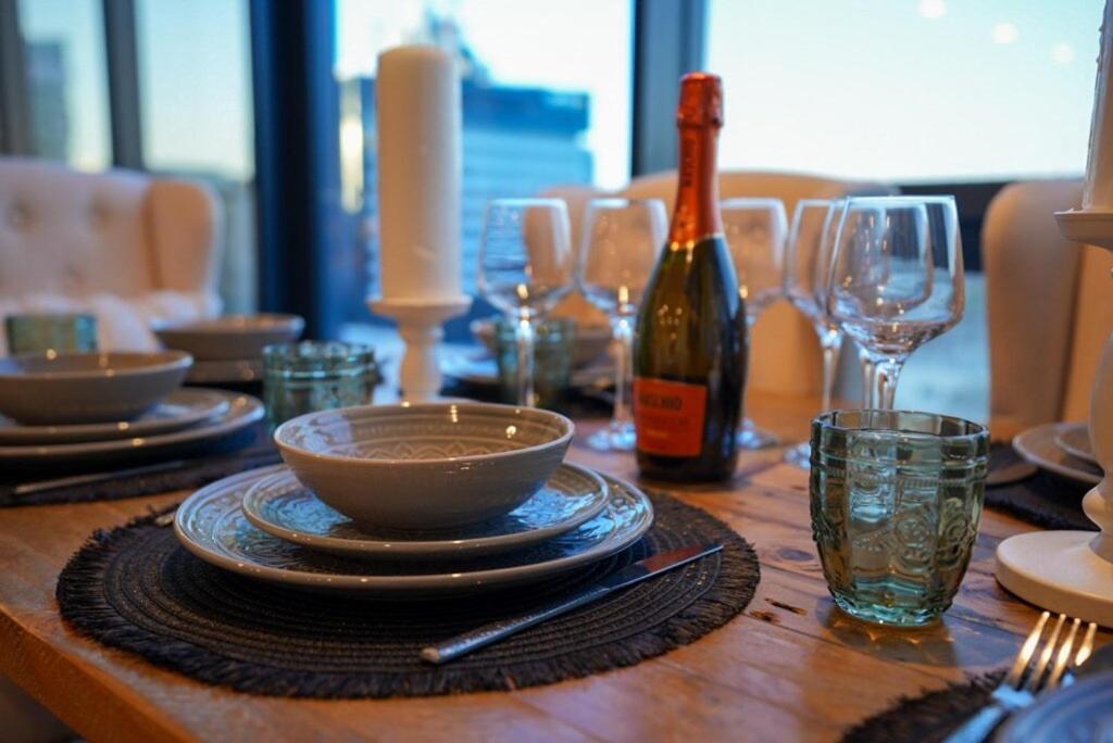 Skyline Serenity,sunset Views, Pool, Spa, & Prime Location * Brisbane