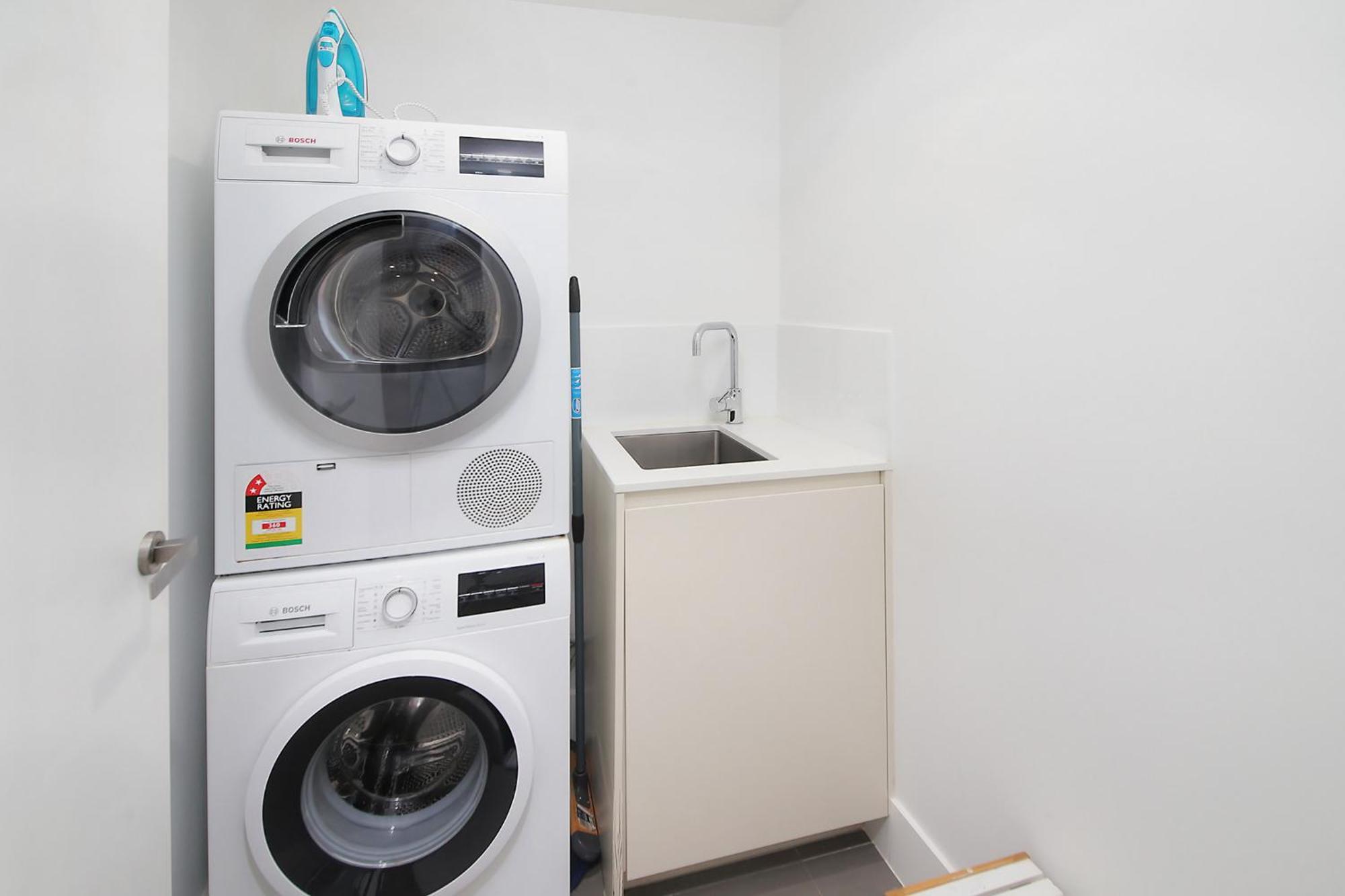 Toowong Cozy 2b2b Retreat With Balcony And Parking Apartment