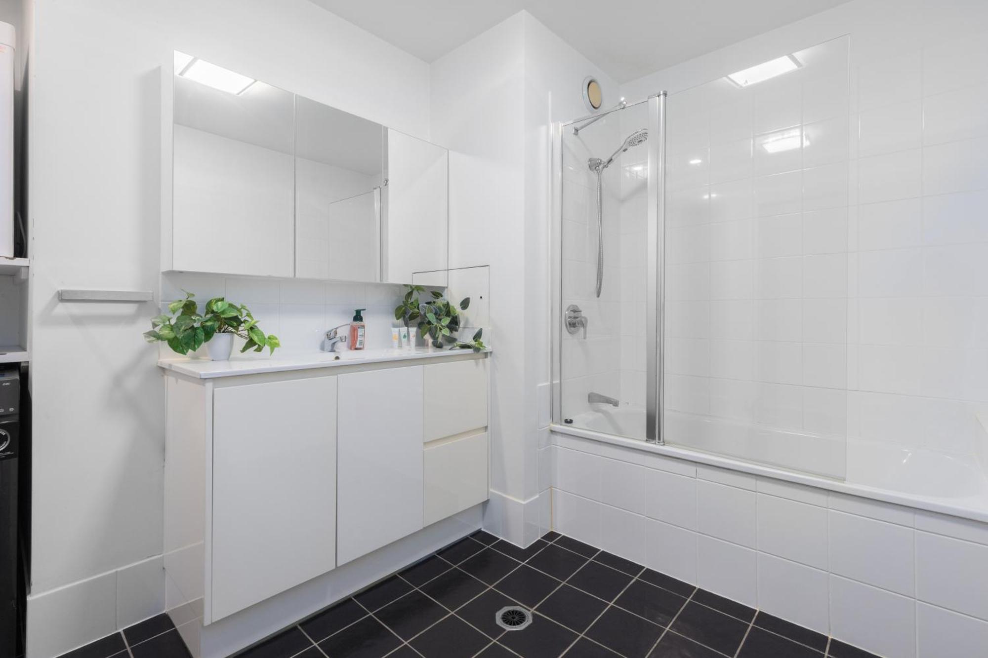 Spacious 3br Heritage With Pool, Parking Brisbane