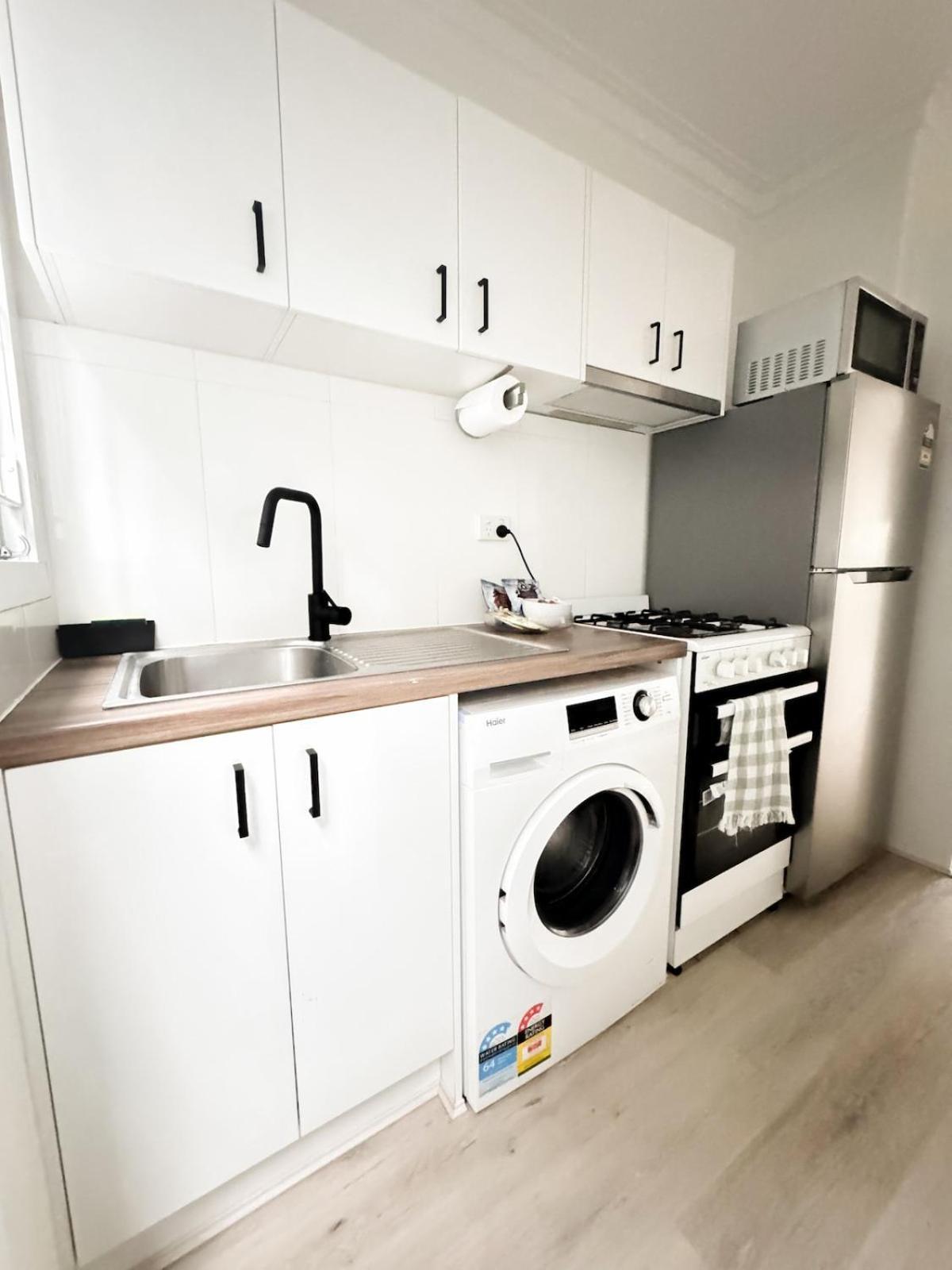 Cbd - 2br - Sleeps 6 - Snacks Wifi - Parking