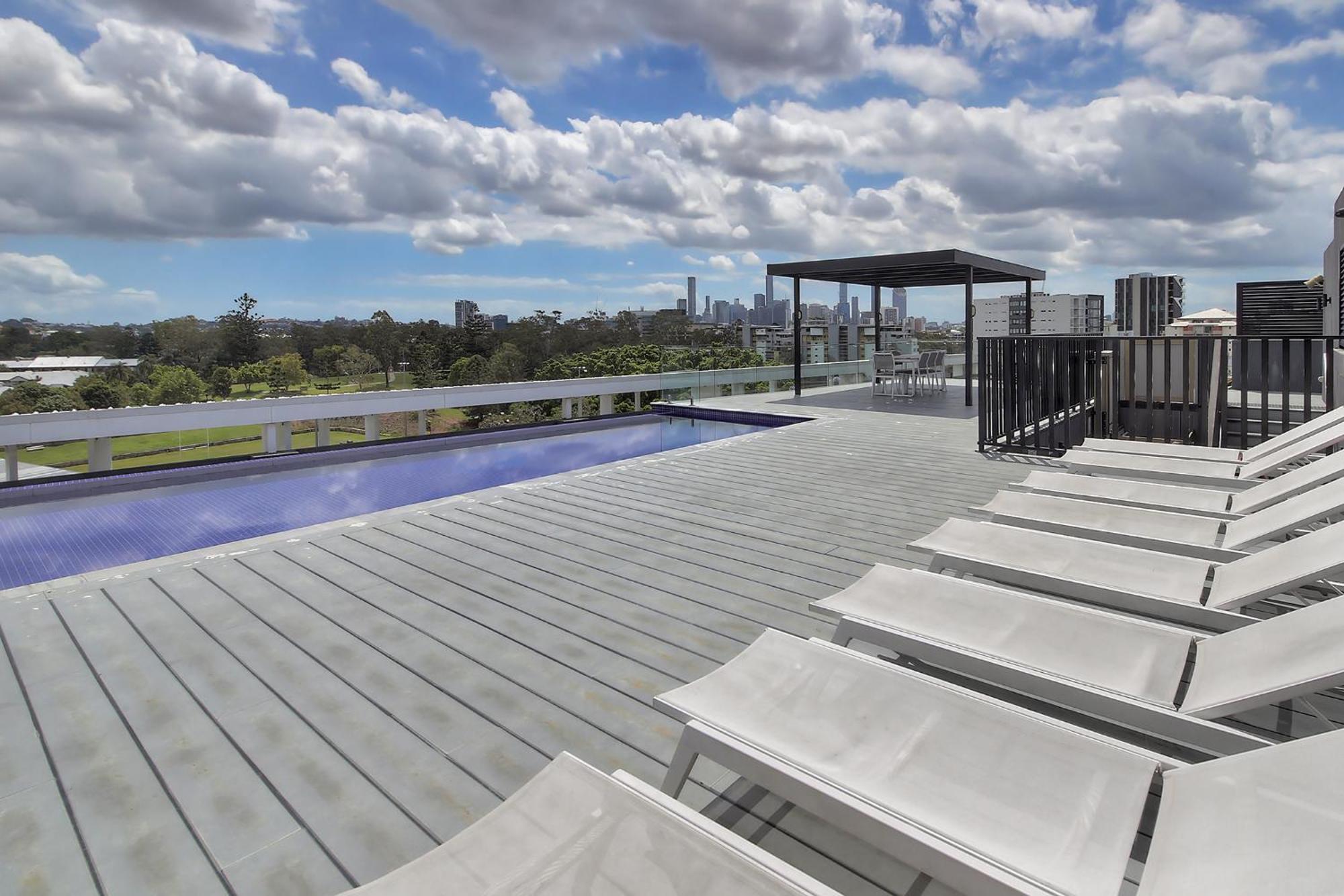 Toowong Cozy 2b2b Retreat With Balcony And Parking Apartment