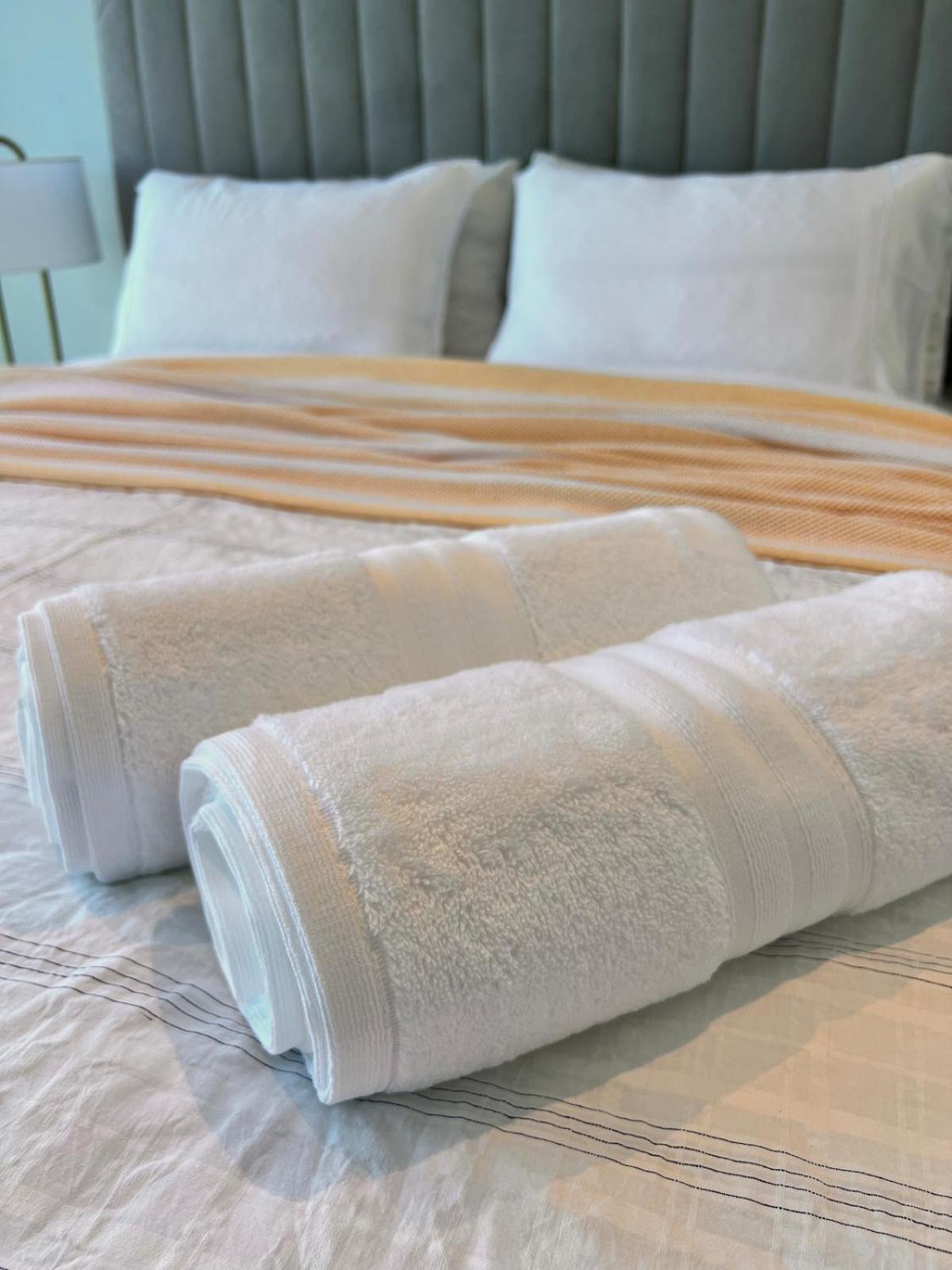 Amazing Fireworks River Views Level78 2b2b Free Parking *