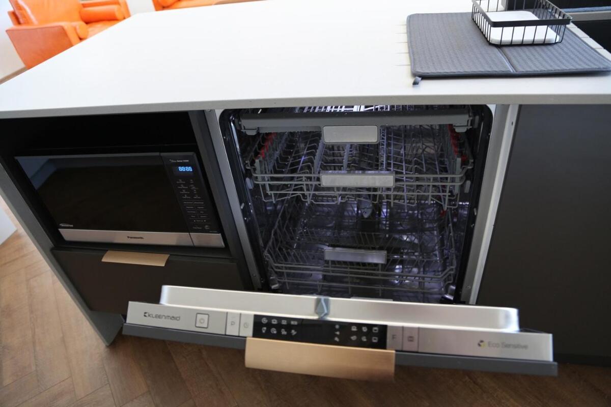 Luxury Penthouse In Cbd 4 Bed - 4 Bath Apartment