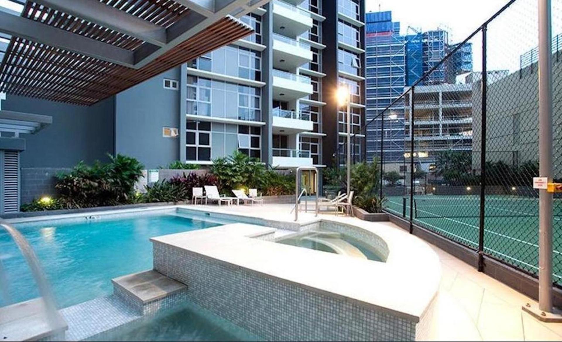 Apartment Holly's Skyline-views, Pool, Spa, Cbd *