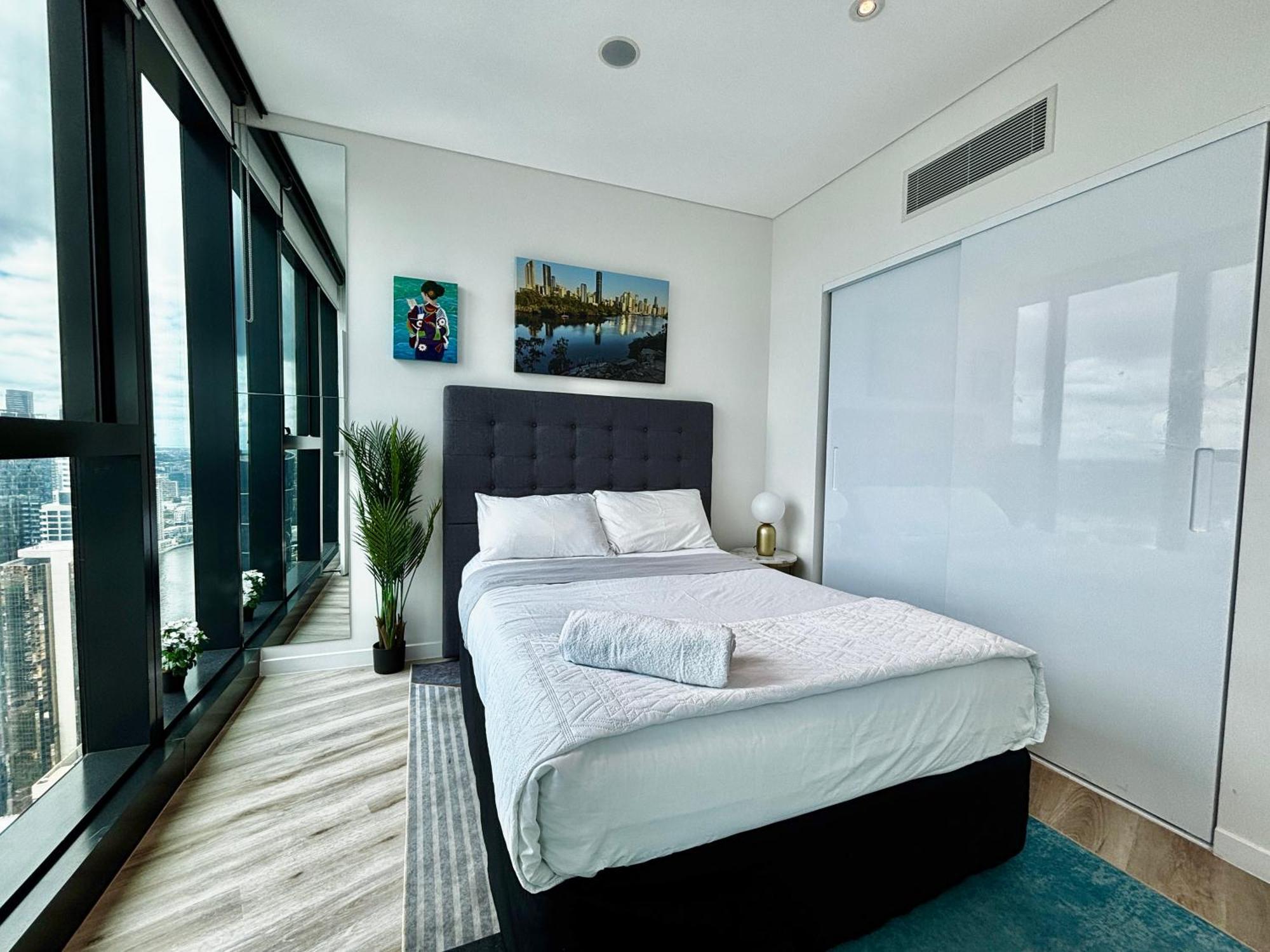 Brisbane's Highest Rated 3 Bedrooms Luxury In Skytower -61st Floor- Incredible Views -complimentary Wifi, Drinks, Snacks & Streaming Access Apartment Brisbane