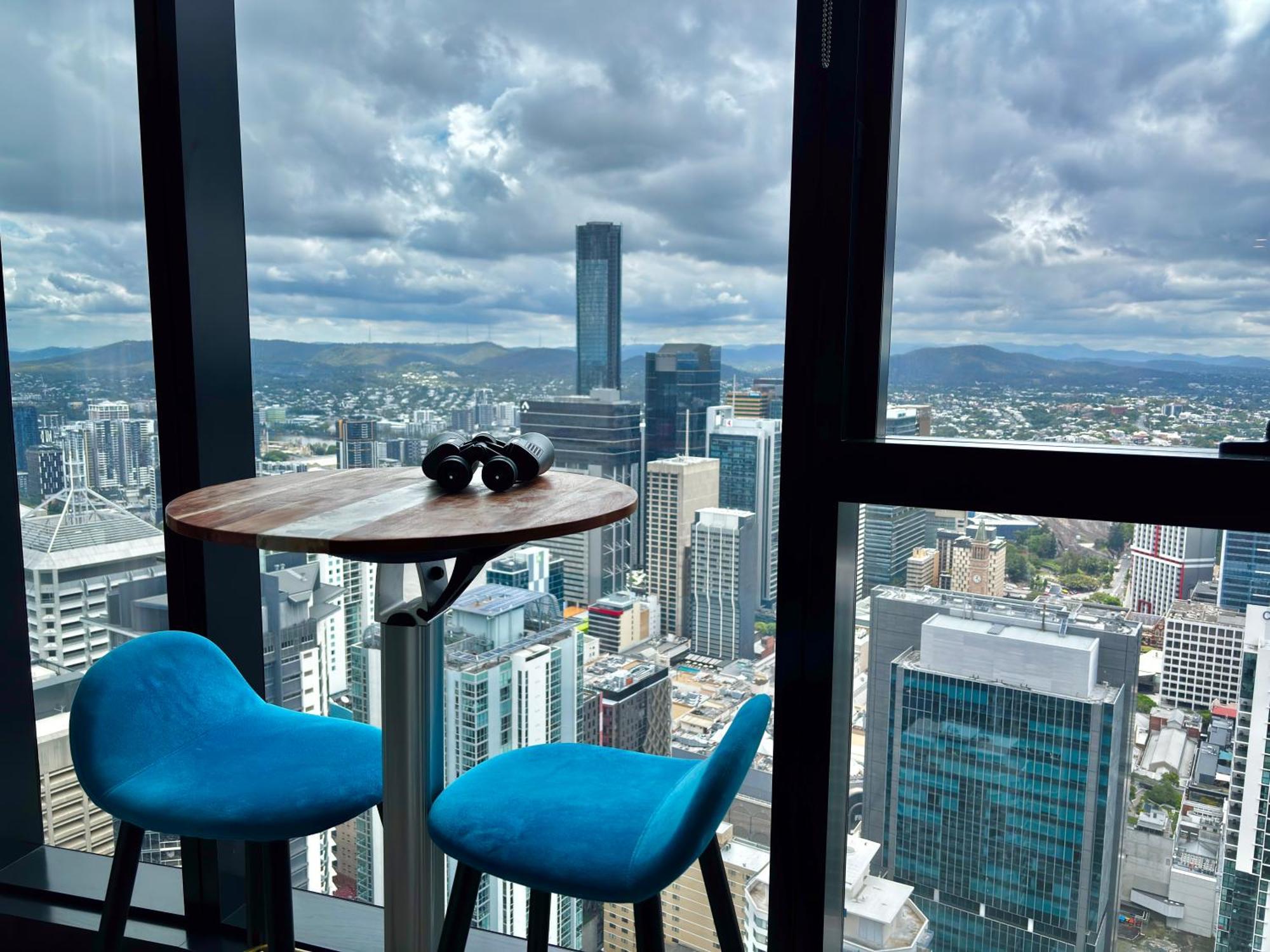 Brisbane's Highest Rated 3 Bedrooms Luxury In Skytower -61st Floor- Incredible Views -complimentary Wifi, Drinks, Snacks & Streaming Access *