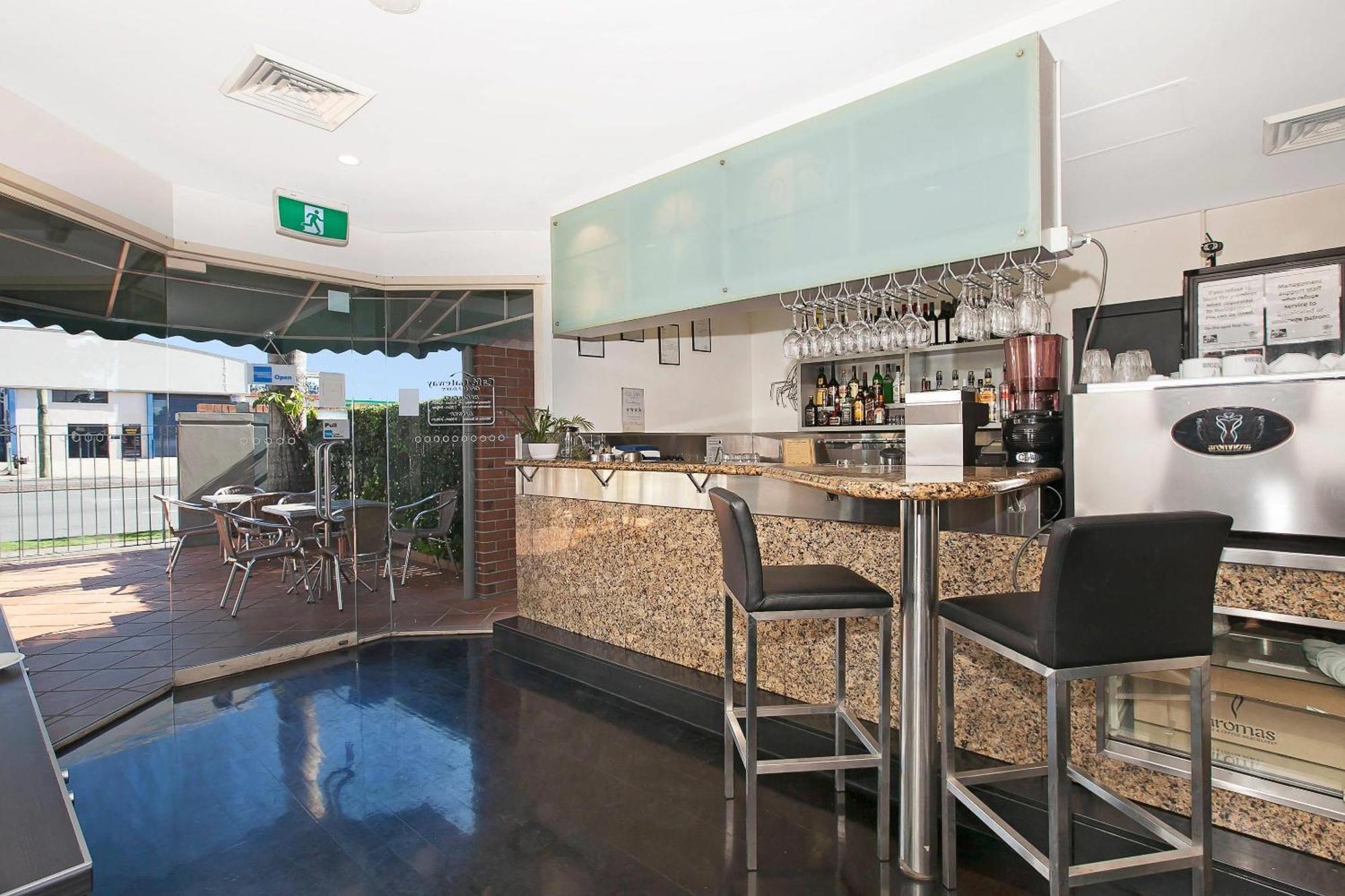 Comfort & Northgate Airport Inn 4*