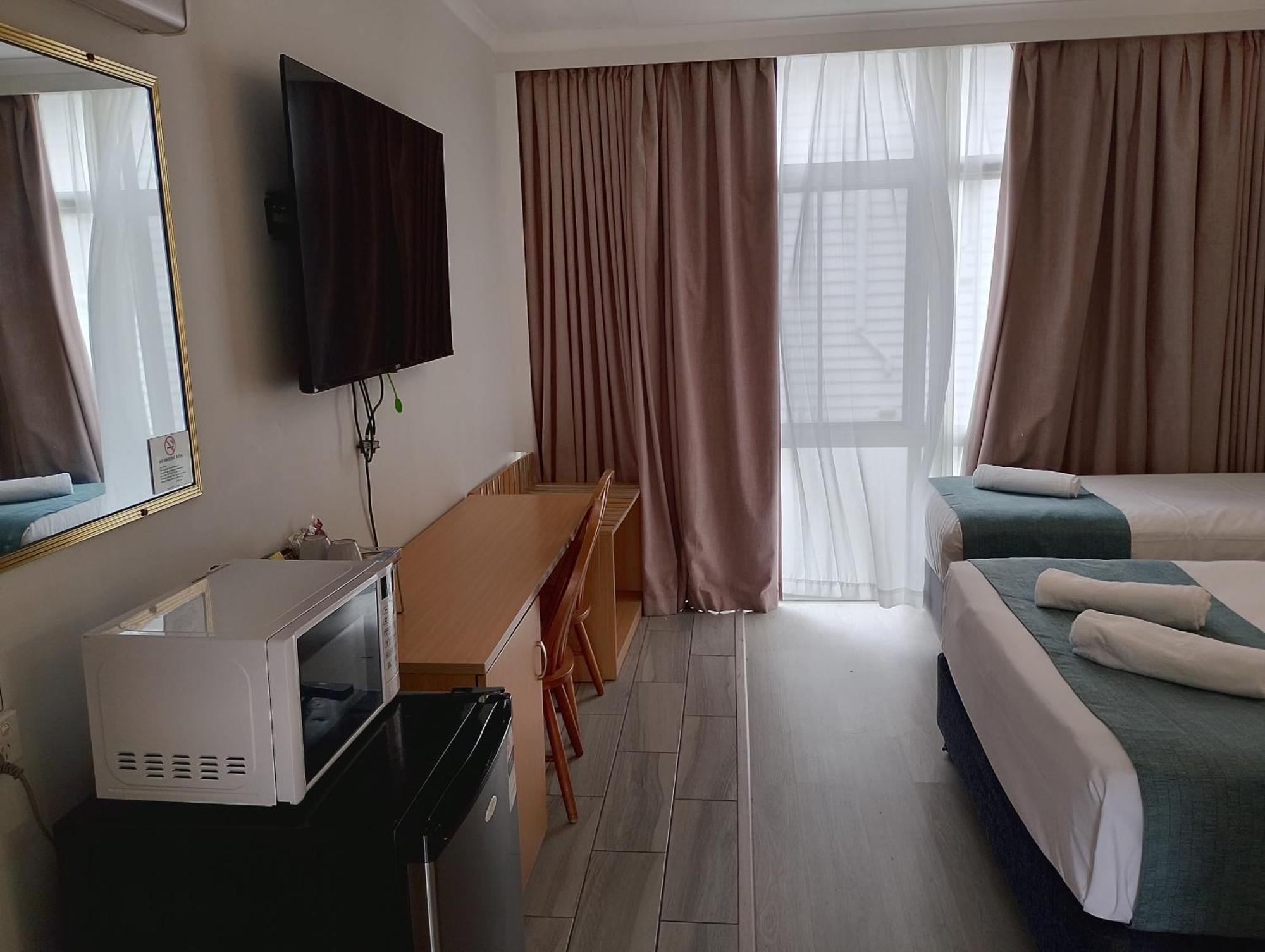Airway Motel 4*