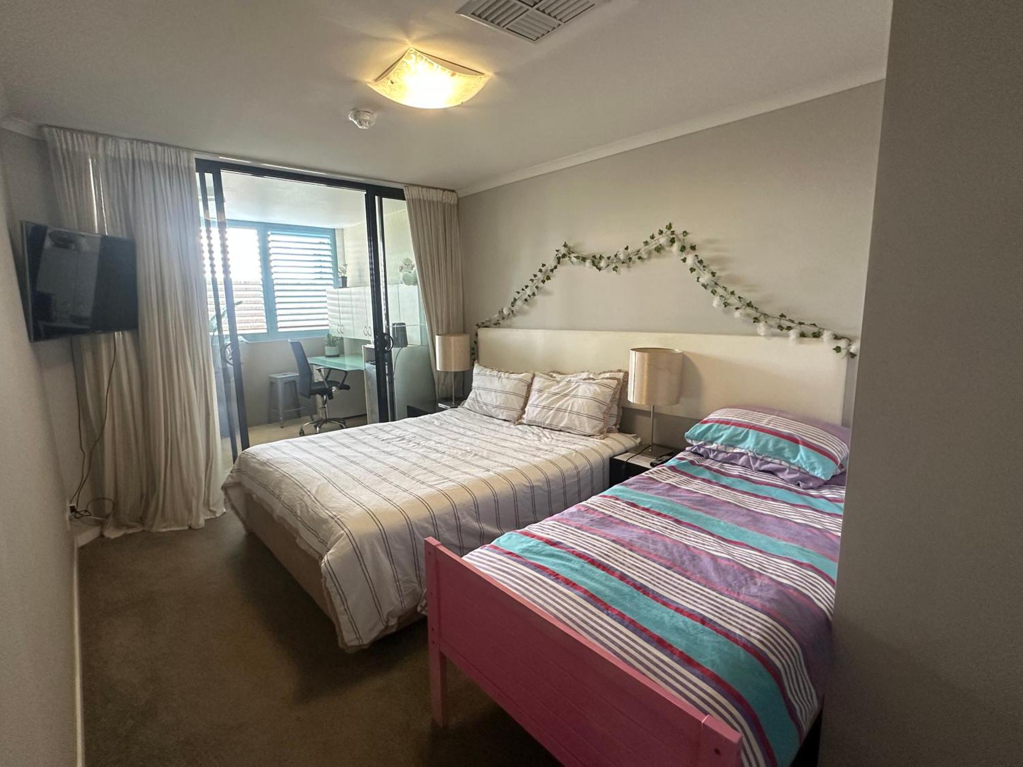 Apartment Private Rooms In A Shared Apartment Free Parking