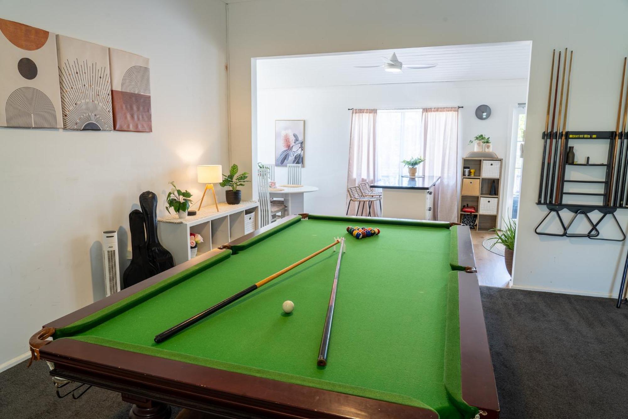 Hot Tub, Ice Bath, Gym, Sauna, Pool Table Coorparoo Haven Homestay *