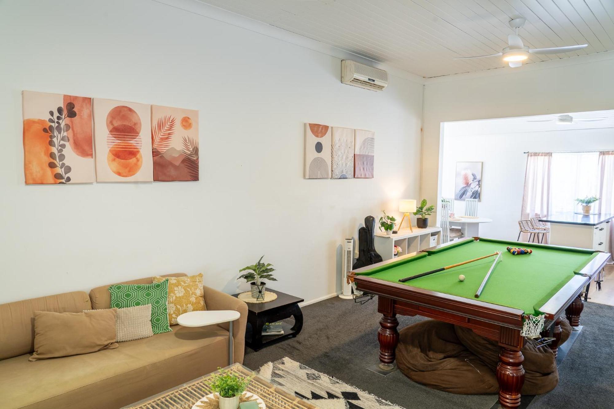 Hot Tub, Ice Bath, Gym, Sauna, Pool Table Coorparoo Haven *