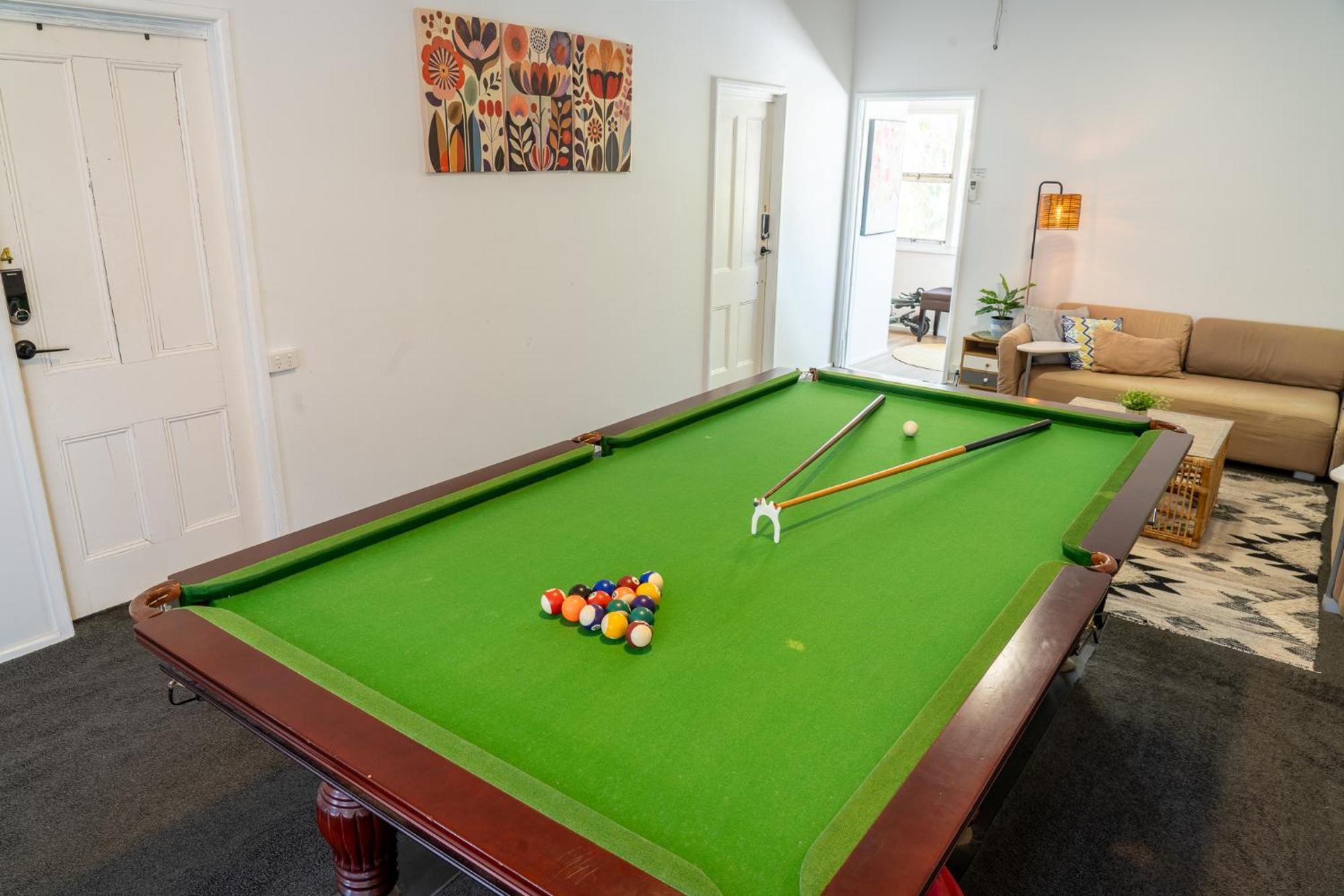 Hot Tub, Ice Bath, Gym, Sauna, Pool Table Coorparoo Haven Brisbane