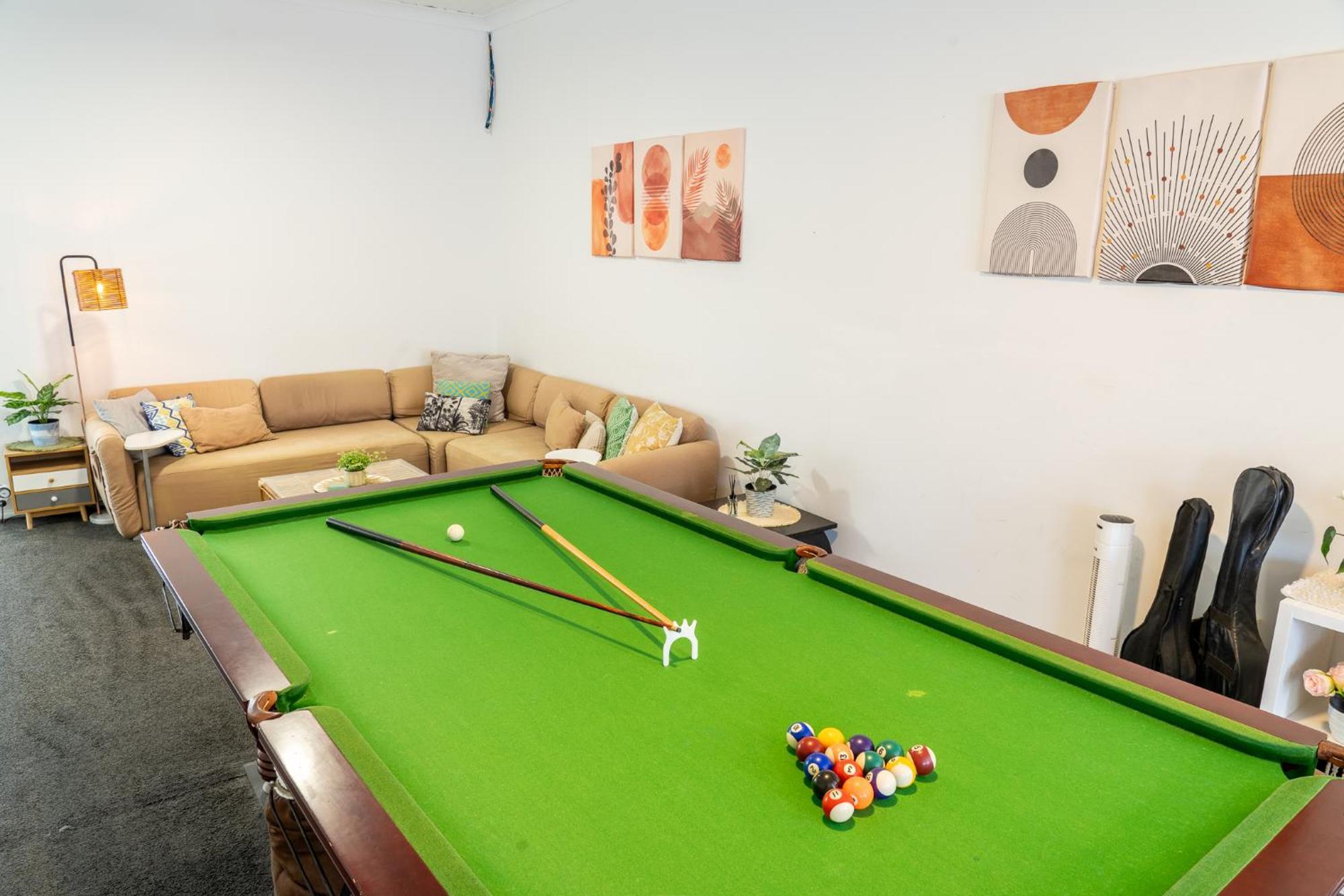 Hot Tub, Ice Bath, Gym, Sauna, Pool Table Coorparoo Haven Brisbane