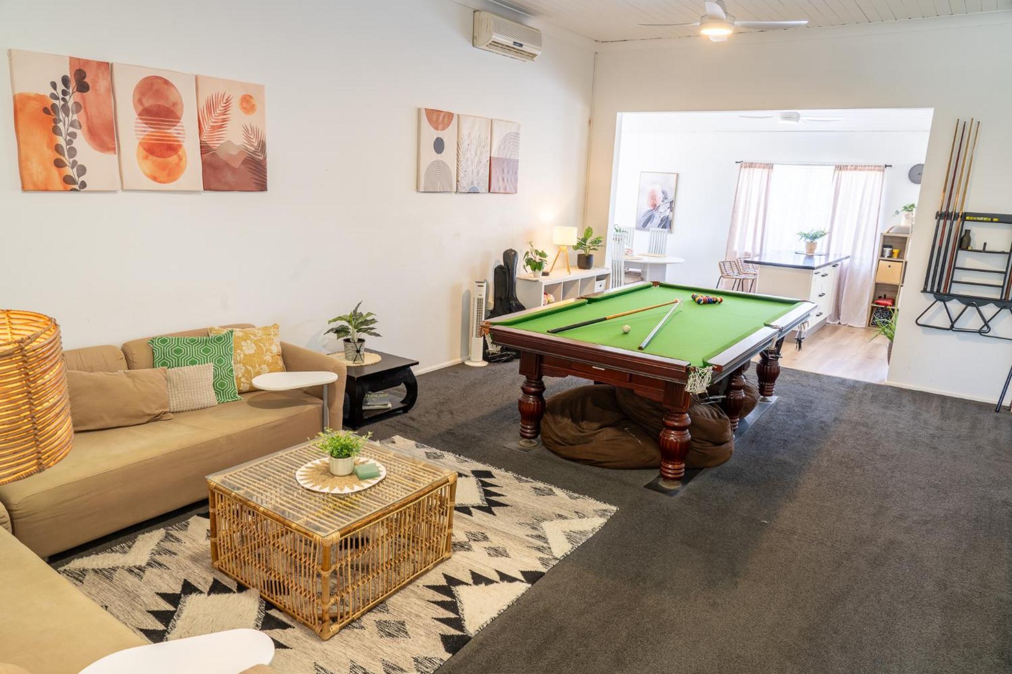 Homestay Hot Tub, Ice Bath, Gym, Sauna, Pool Table Coorparoo Haven