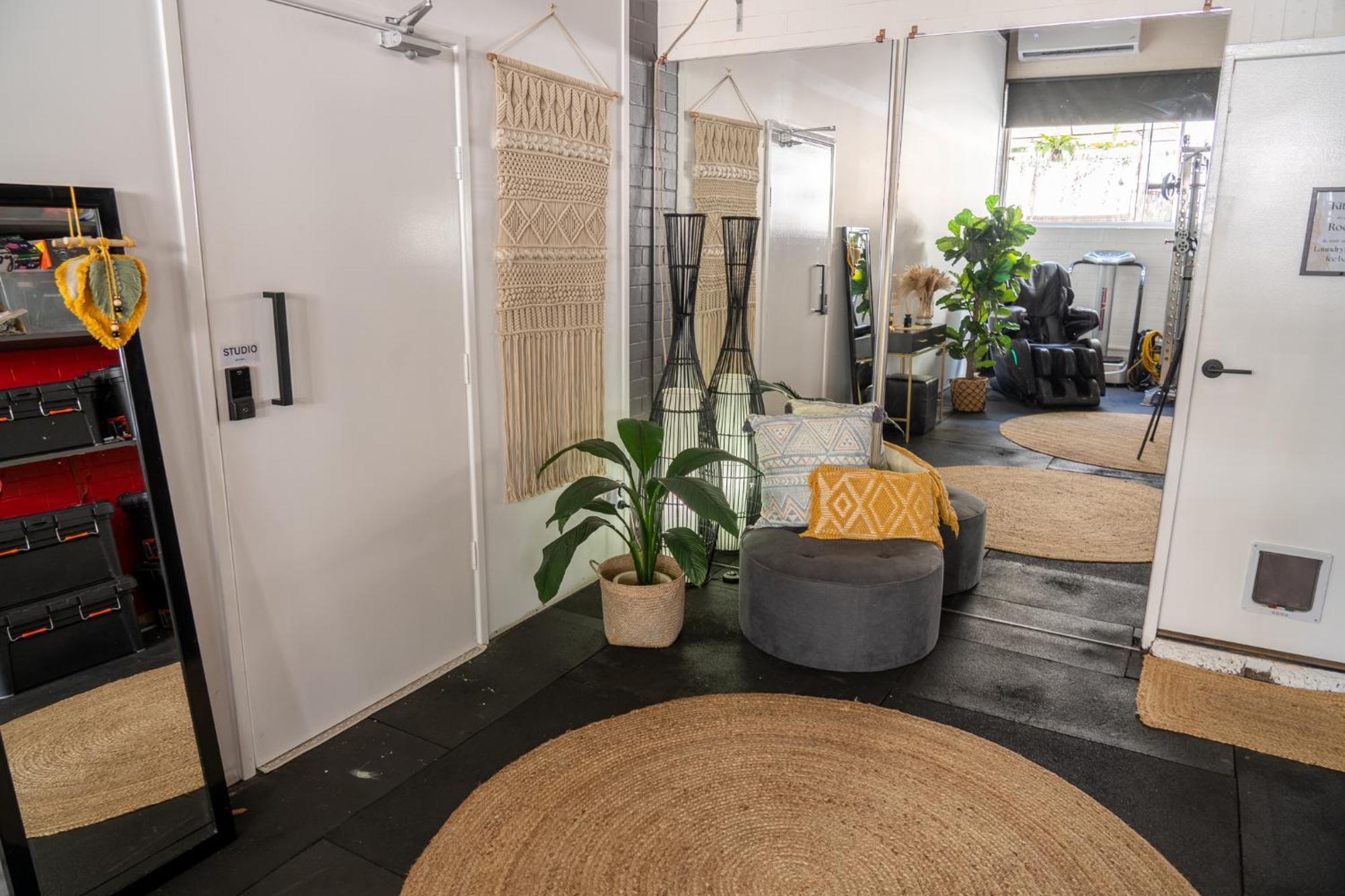 Hot Tub, Ice Bath, Gym, Sauna, Pool Table Coorparoo Haven Homestay Brisbane