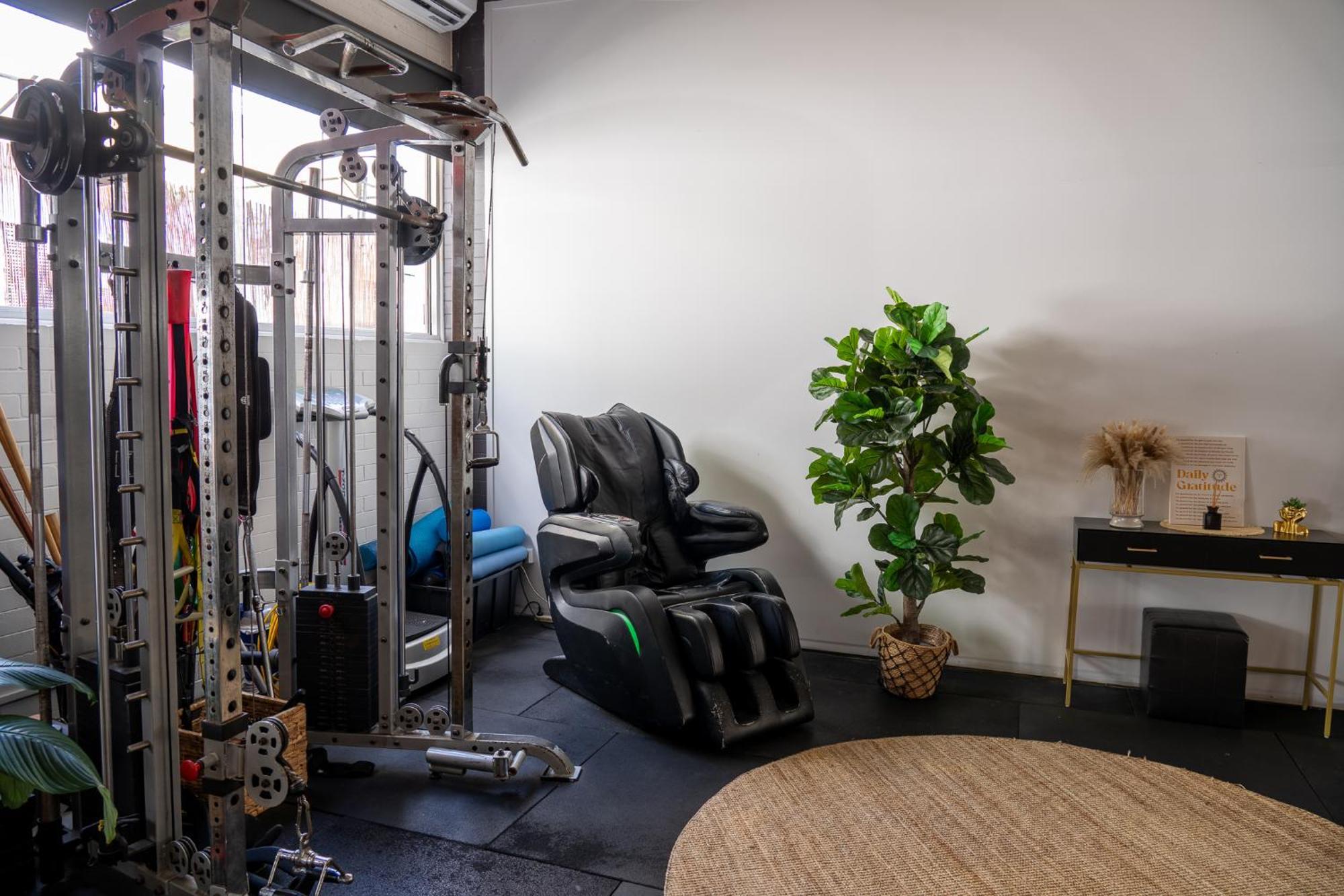 Hot Tub, Ice Bath, Gym, Sauna, Pool Table Coorparoo Haven Brisbane