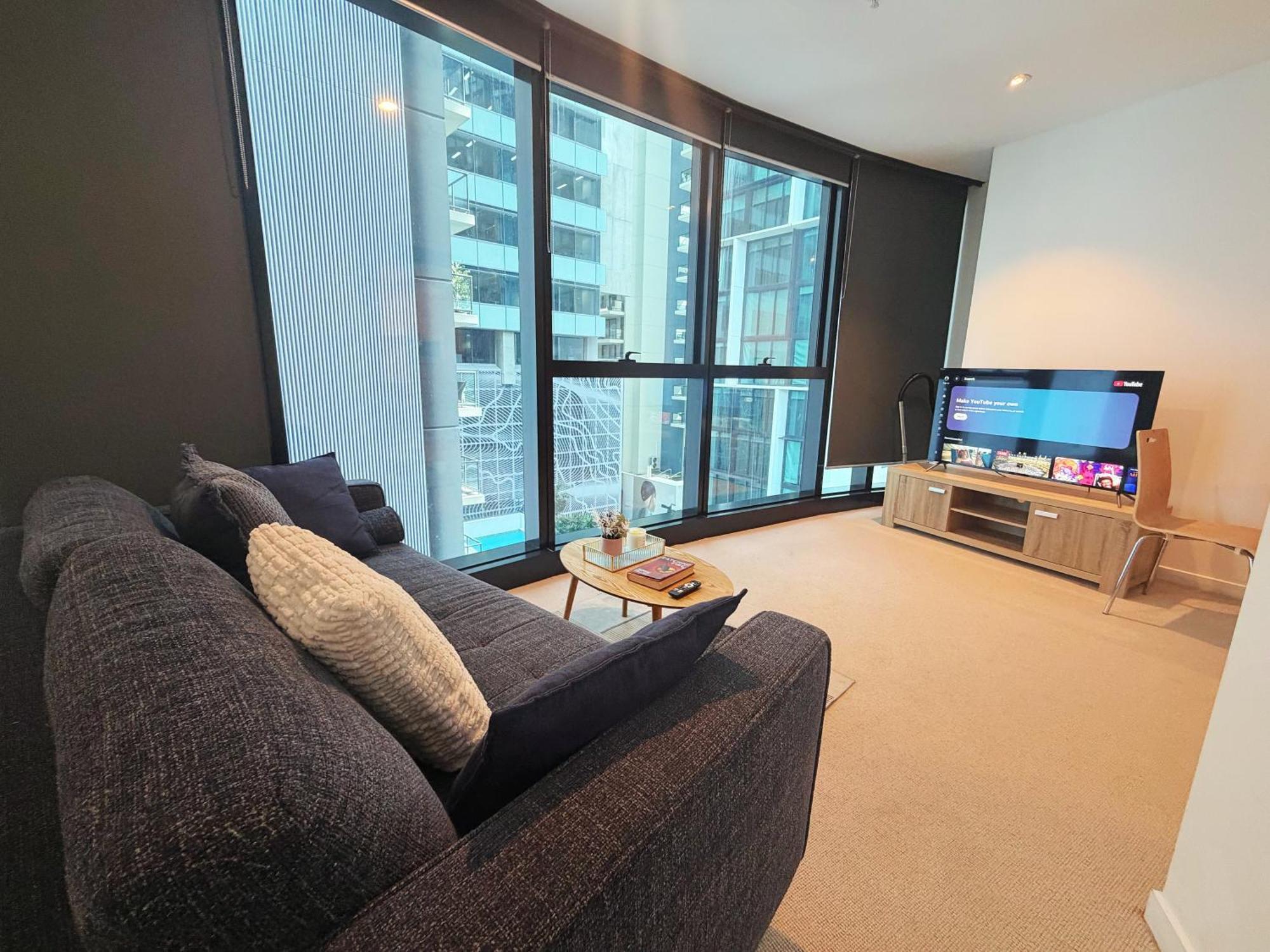 Location! Cbd 2b1b W/parking, Shared Pool,gym Apartment Brisbane
