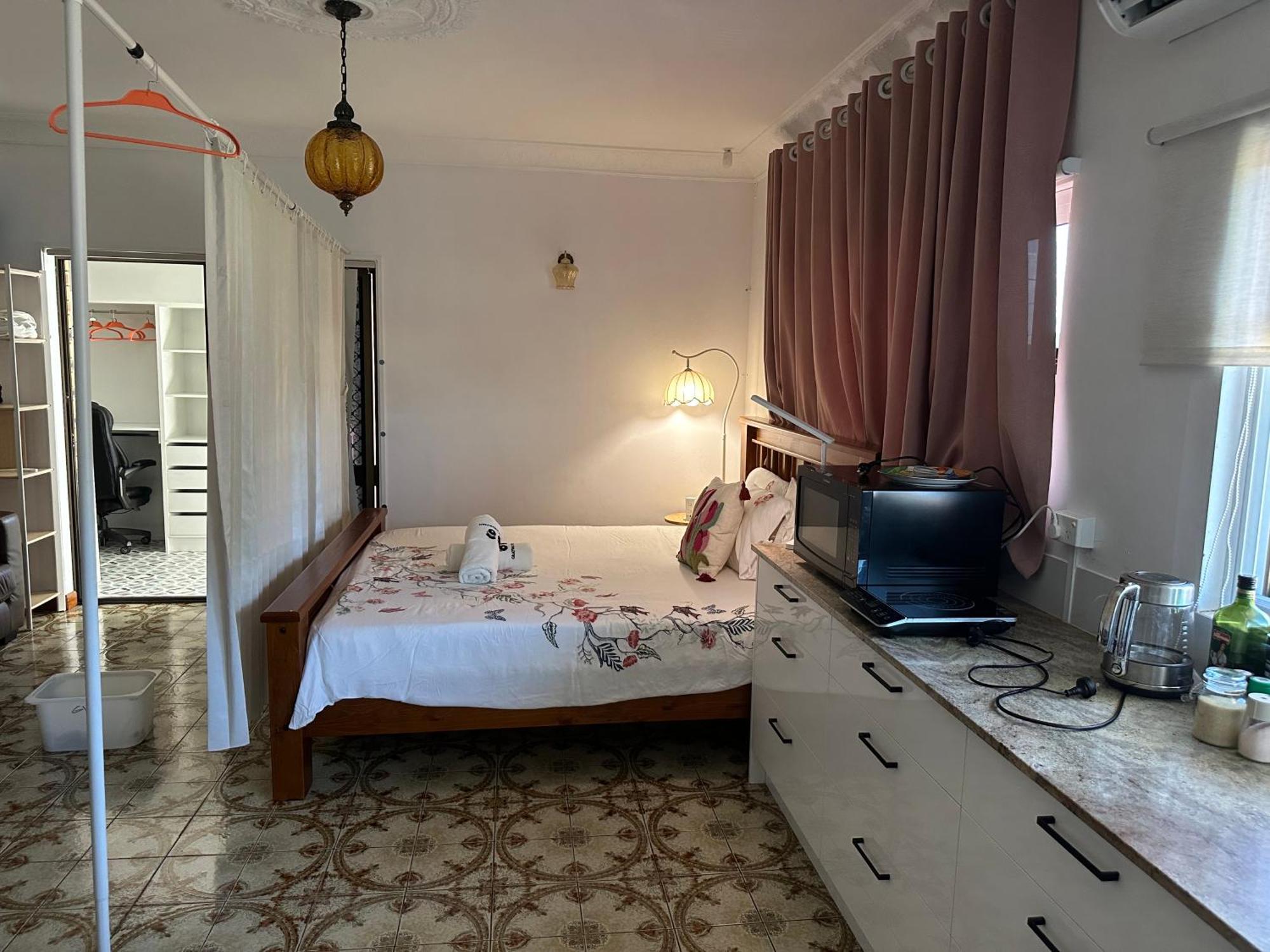 Mains Rd 超大4人带厨房卫浴办公 M1 Homestay *