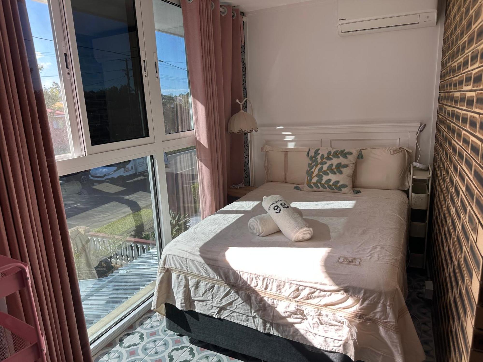 Homestay Mains Rd 超大4人带厨房卫浴办公 M1