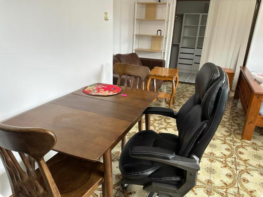 Mains Rd 超大4人带厨房卫浴办公 M1