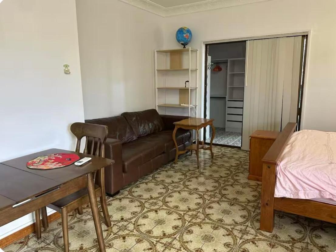 Mains Rd 超大4人带厨房卫浴办公 M1 * Brisbane