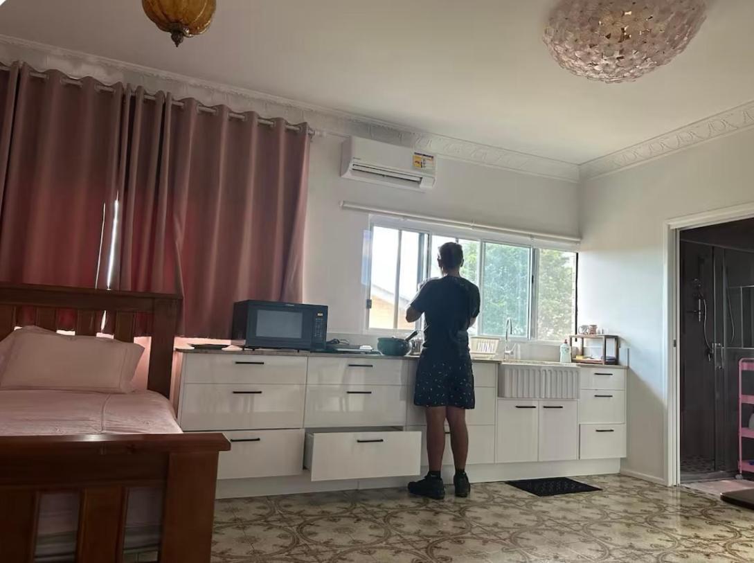 Mains Rd 超大4人带厨房卫浴办公 M1 Homestay *