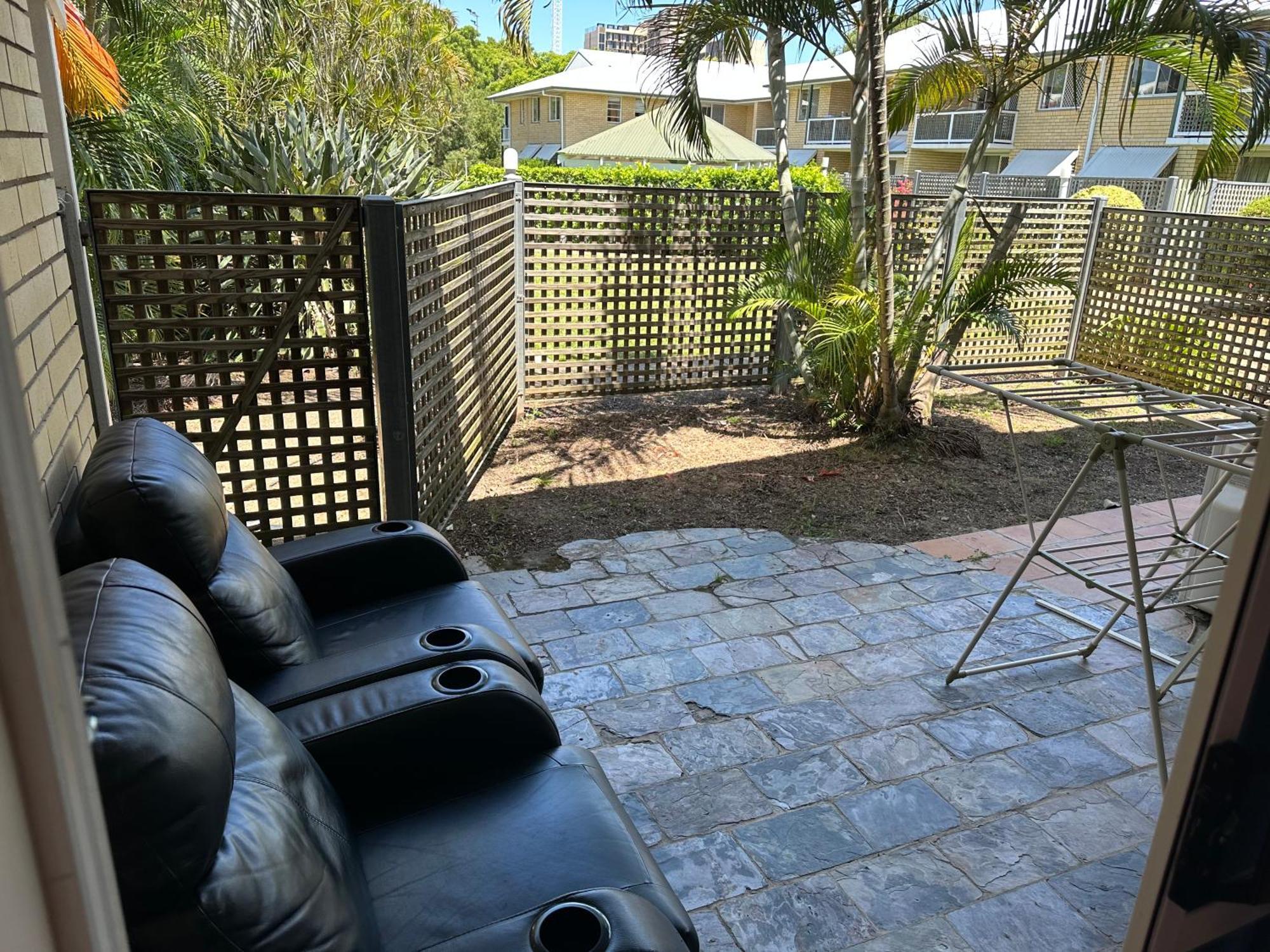 Uq Single Bedroom With Pool Q2 Homestay