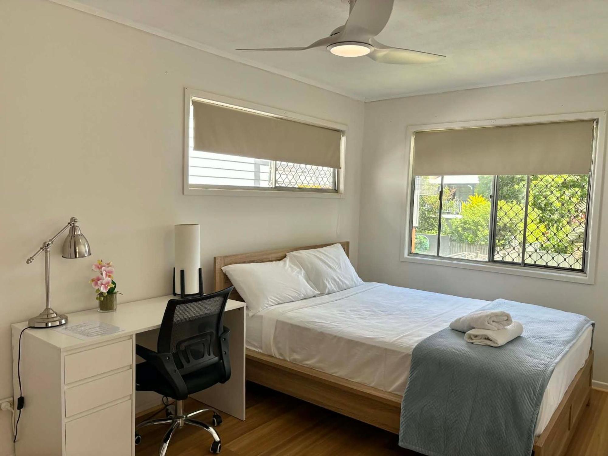 Welcome To Your Leafy Retreat In Graceville! Brisbane