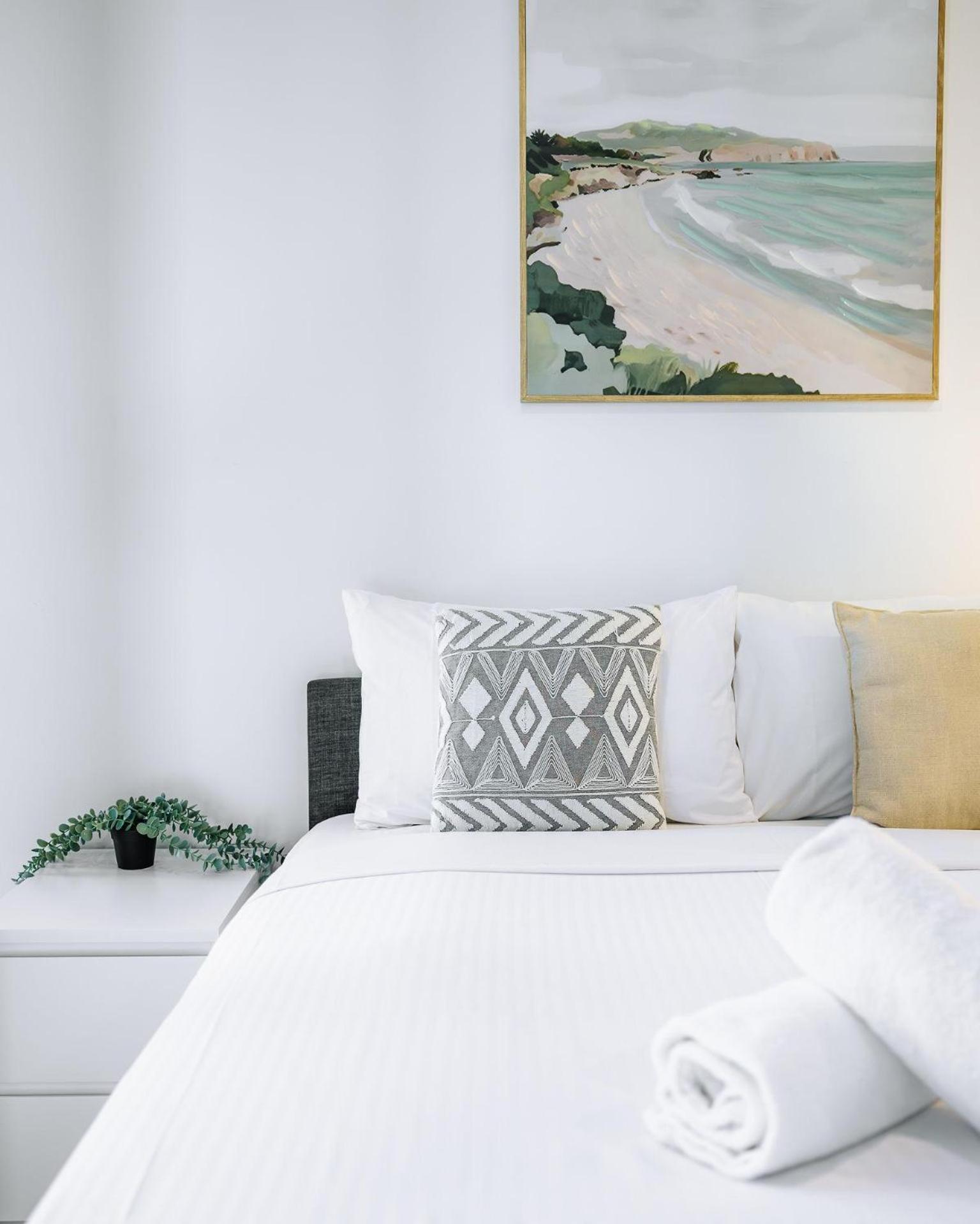 Skyline Serenity 2br With River & Views