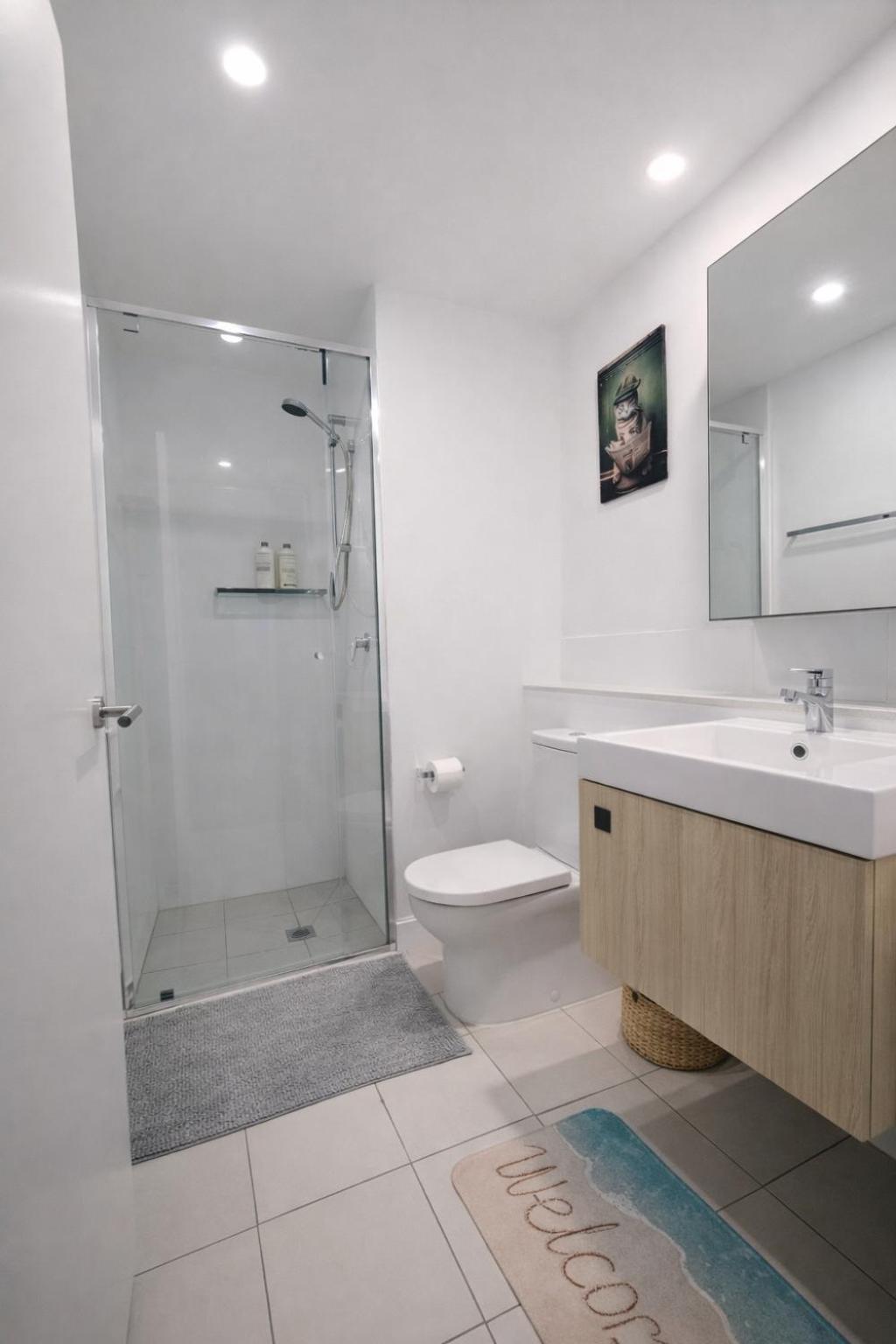 Sky Risen With Views And Great Location! Brisbane