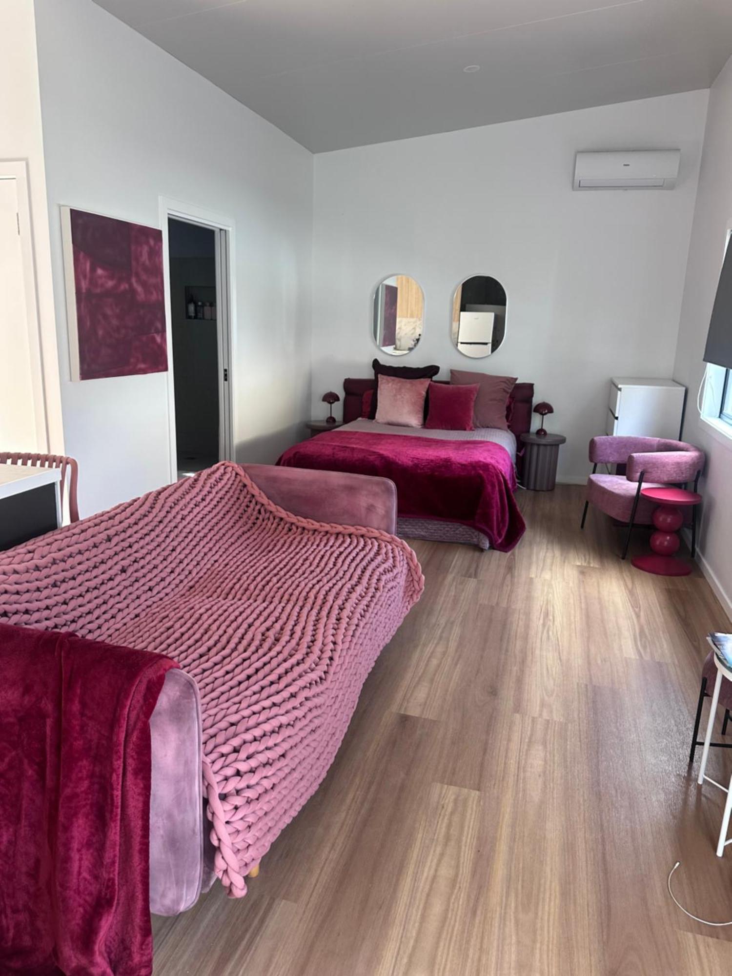 Cherrie & Court Yard Private Pet Friendly Free Parking Guest house 3*