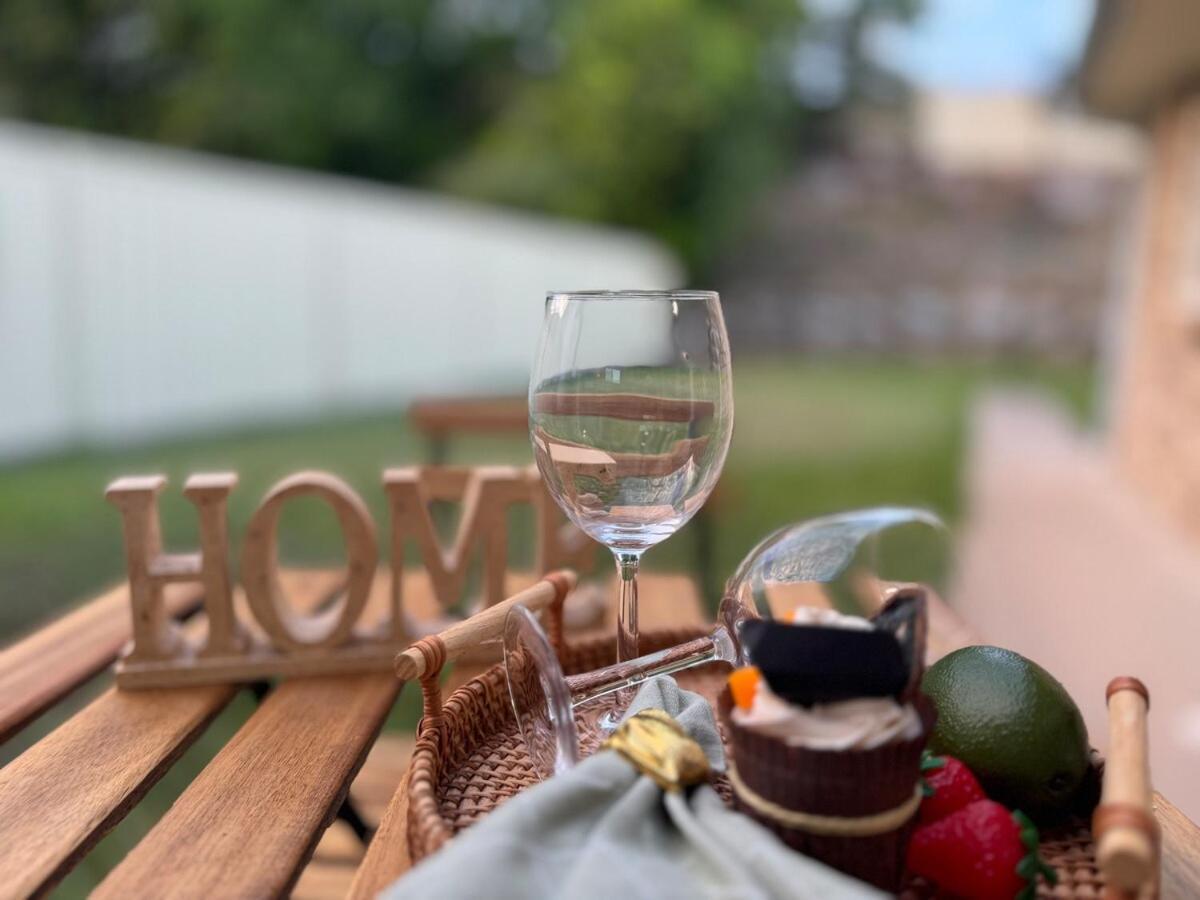 Serene 4br Family Retreat - Near Shops & Highways Holiday home