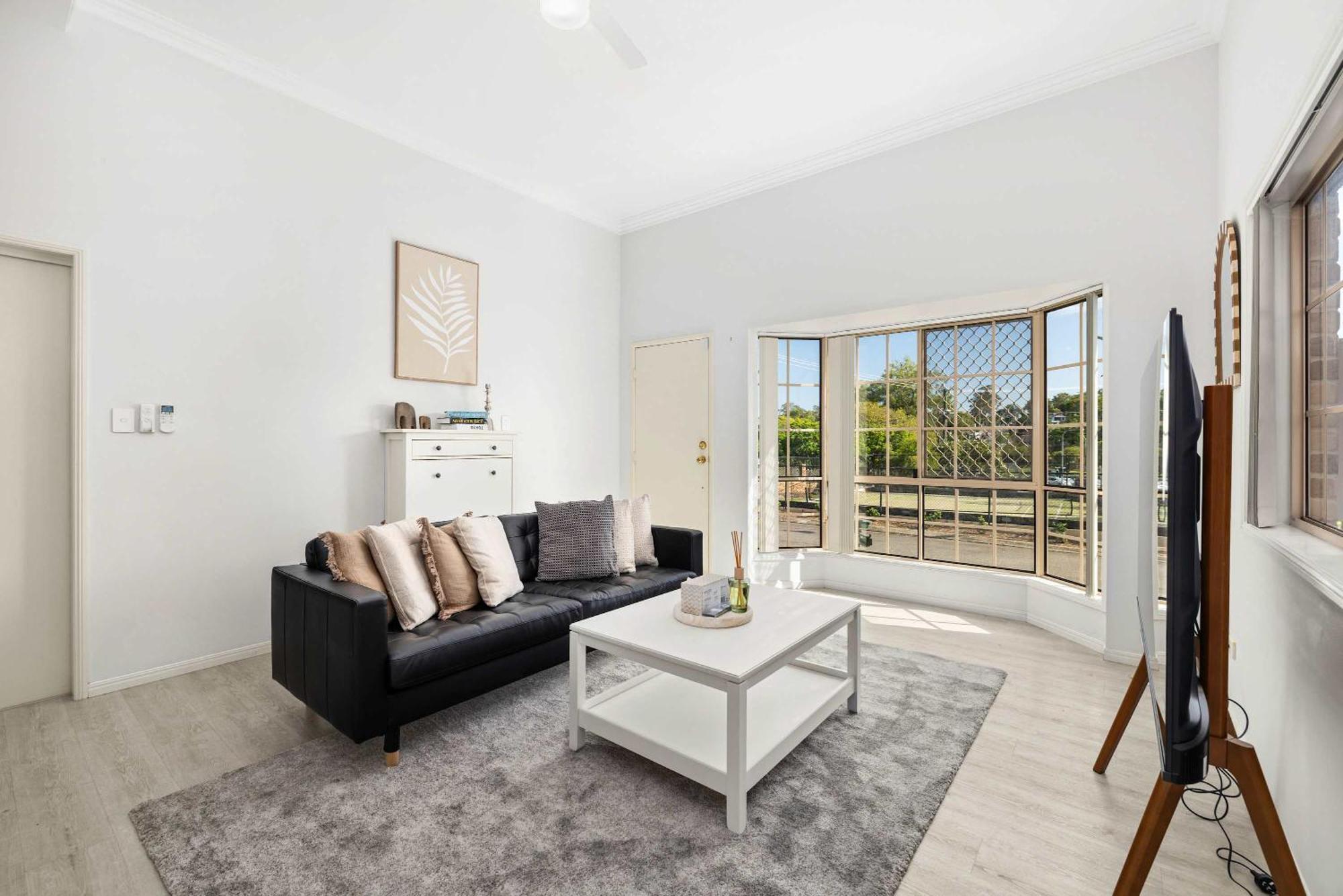 Pool & Tennis Court 3br Bright Mt Gravatt Retreat Holiday home Brisbane