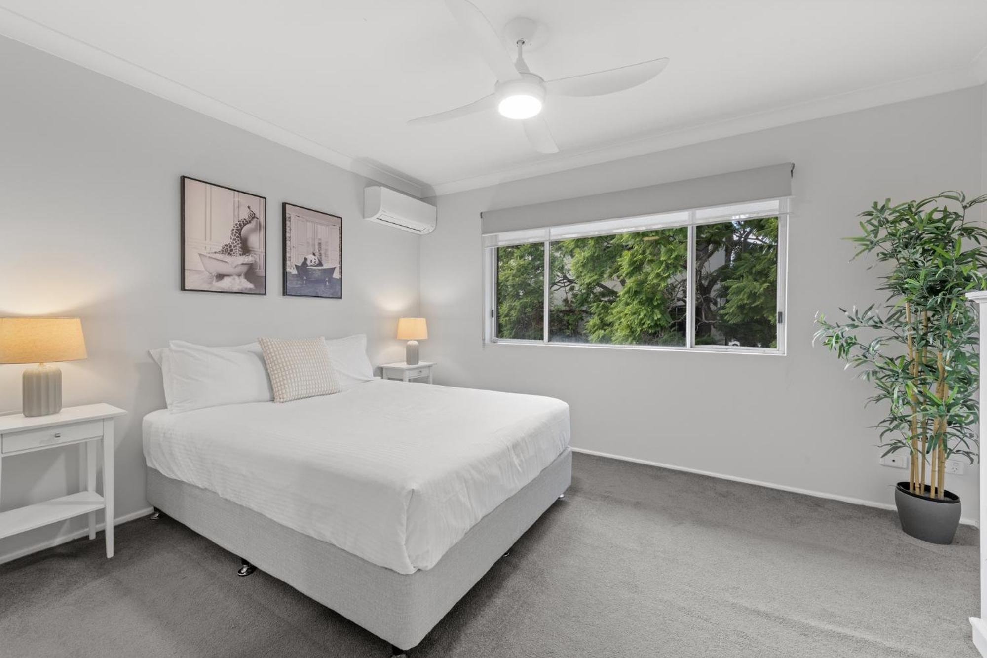 Stylish Townhouse In Ascot With Modern Interiors Holiday home