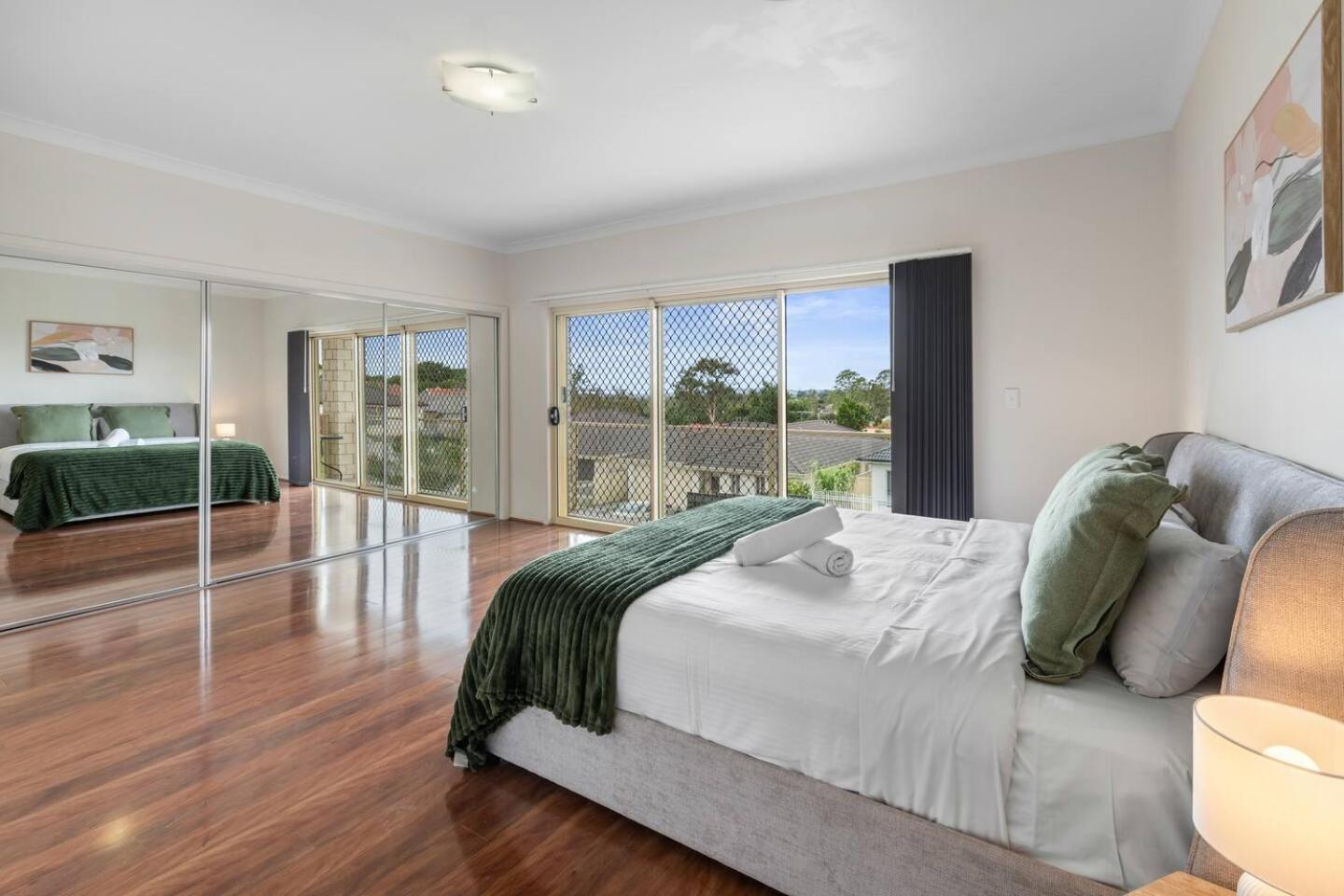 Holiday home Spacious 4br Family In Inala Quiet Street