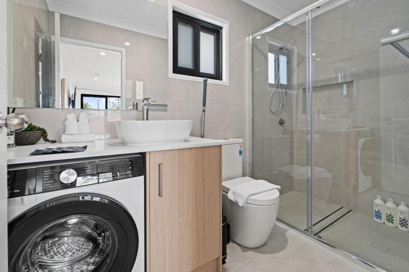 Holiday home 1br Walk To Westfield For Solo Brisbane