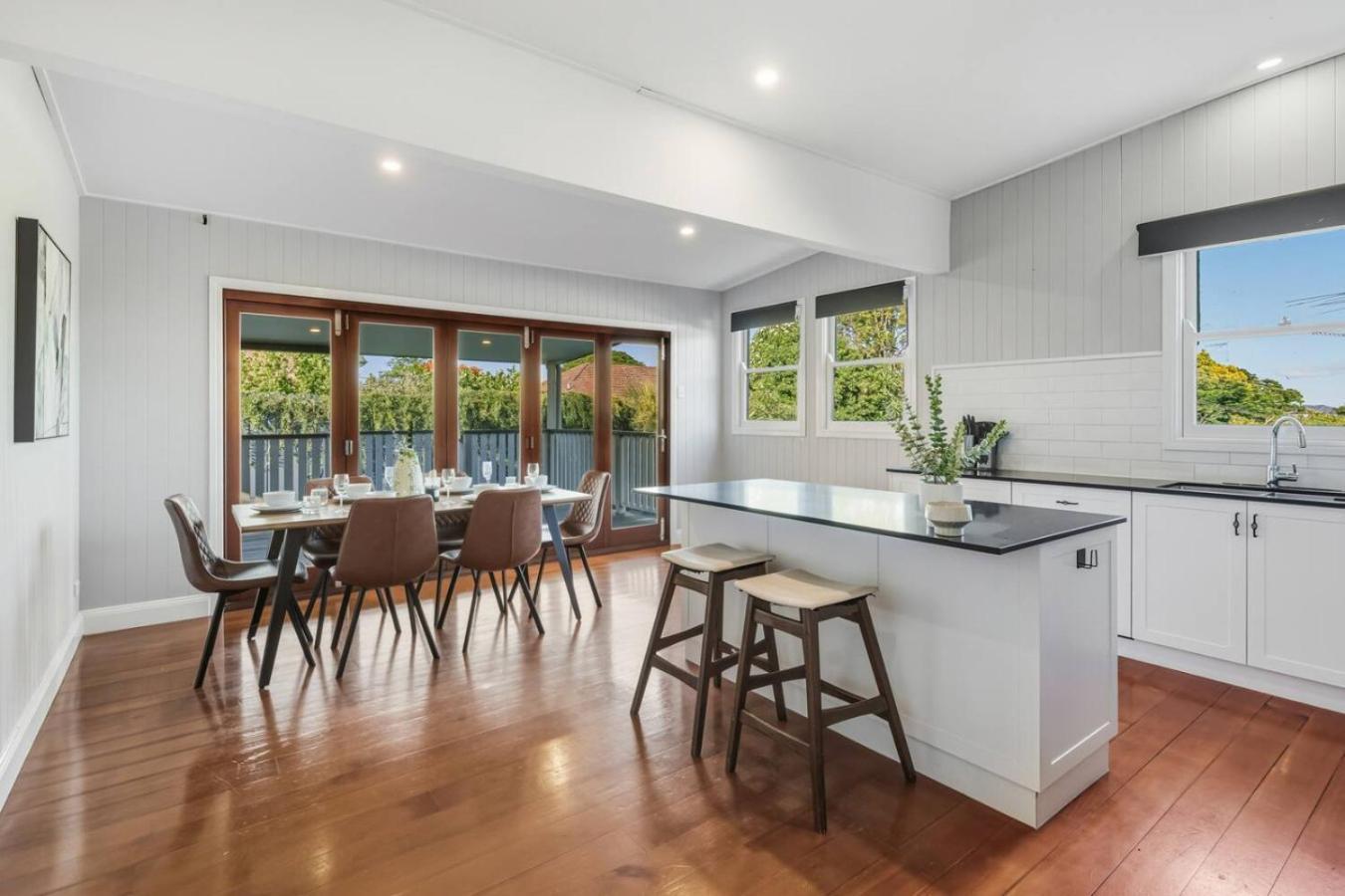 Spacious Upper 3br Family In Quiet Tarragindi Brisbane
